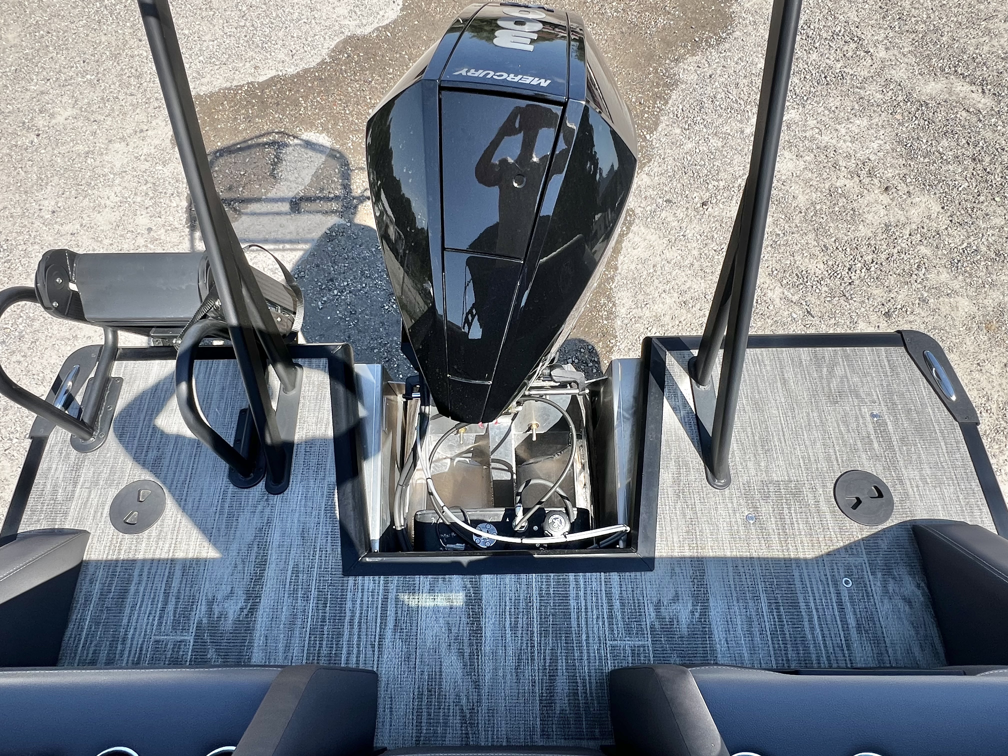 2025 Viaggio Diamante 24' UW A-T (Quad Lounge Windshield) - Triple Toon - IN STOCK - $138,995
