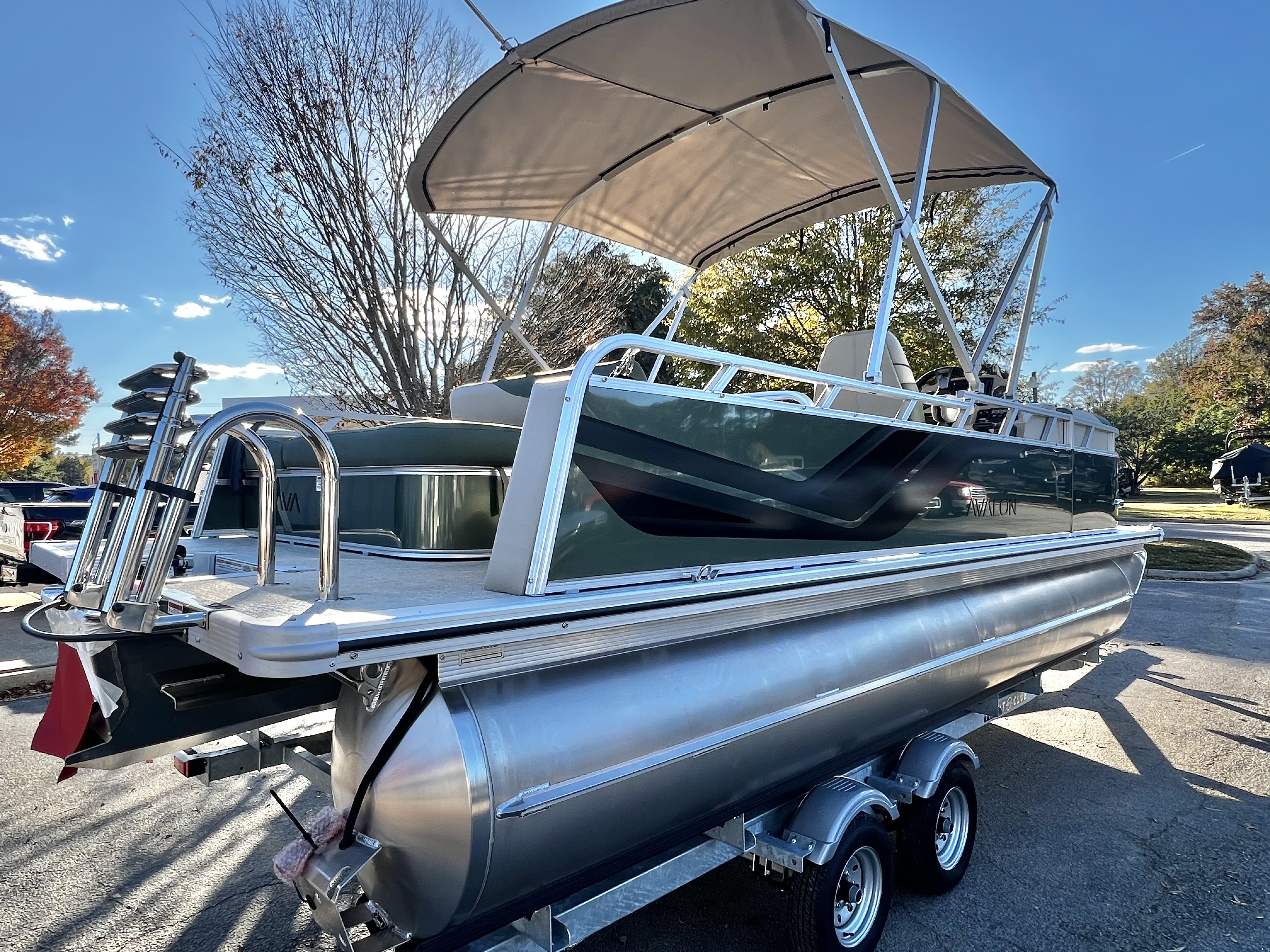 2026 Avalon Venture 85 21' Versatile Rear Bench - IN STOCK