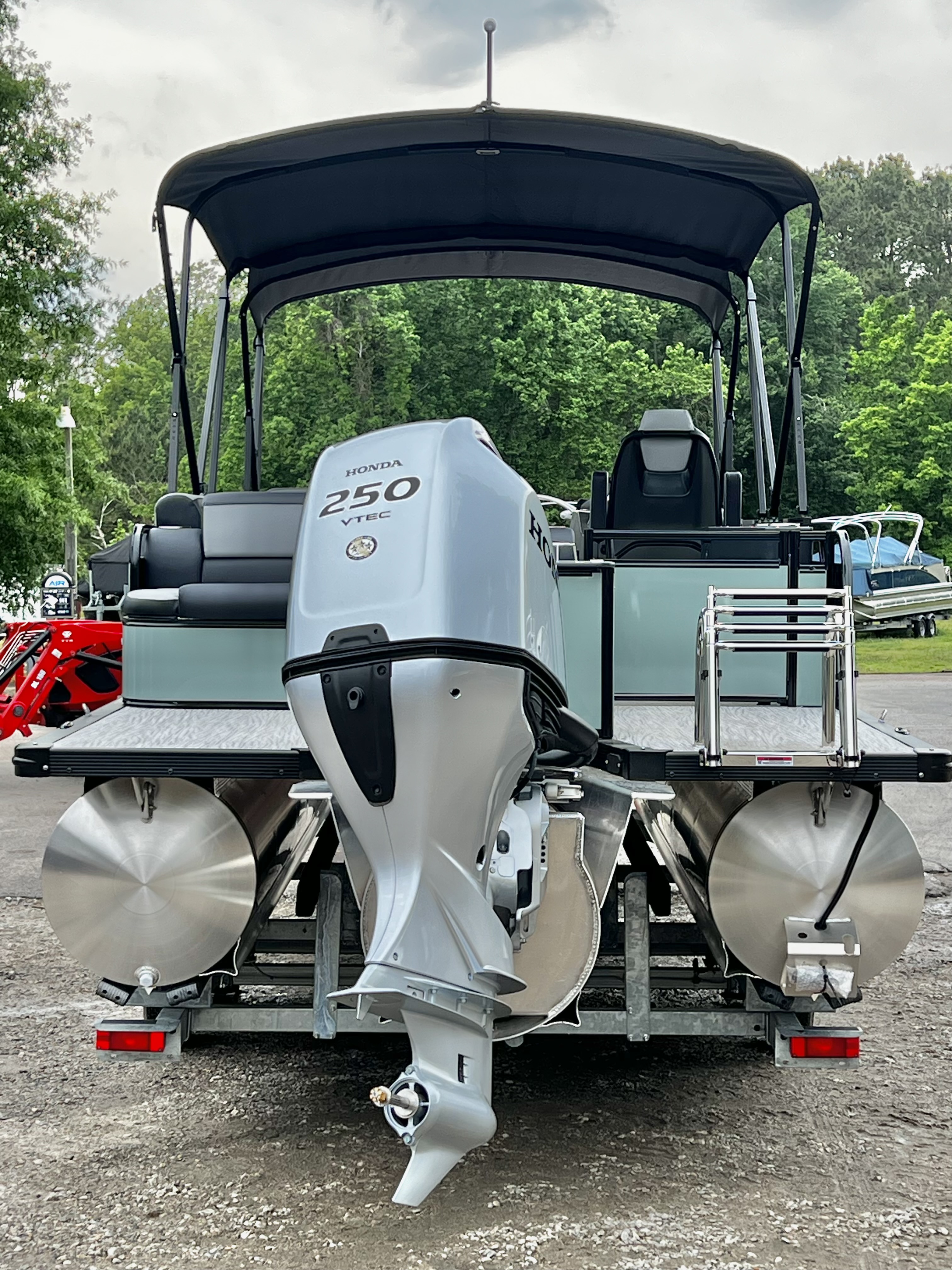 2026 Avalon Venture 85 25' Cruise Rear Bench Triple-Toon - IN STOCK - $78,637