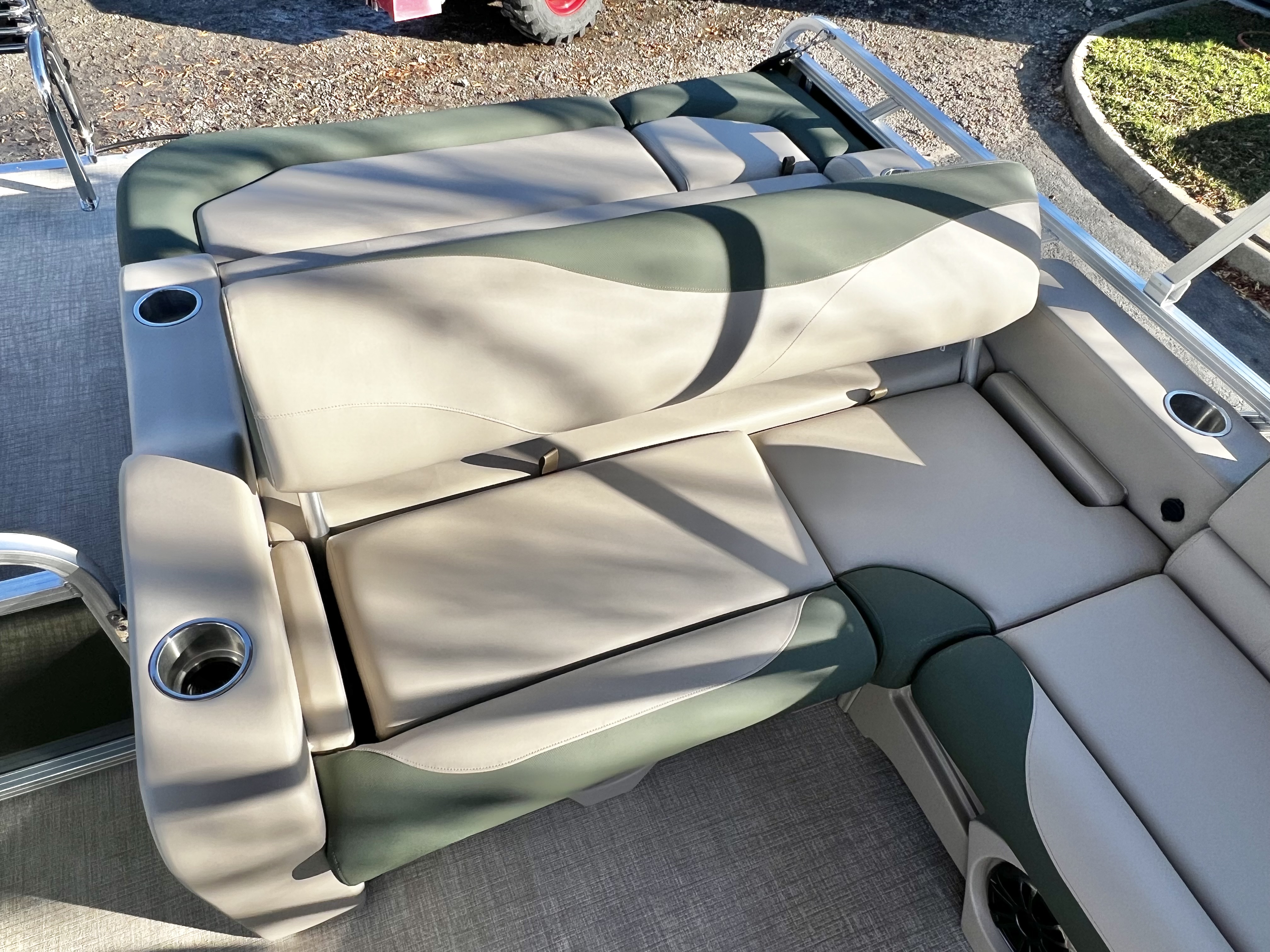 2026 Avalon Venture 85 21' Versatile Rear Bench - IN STOCK