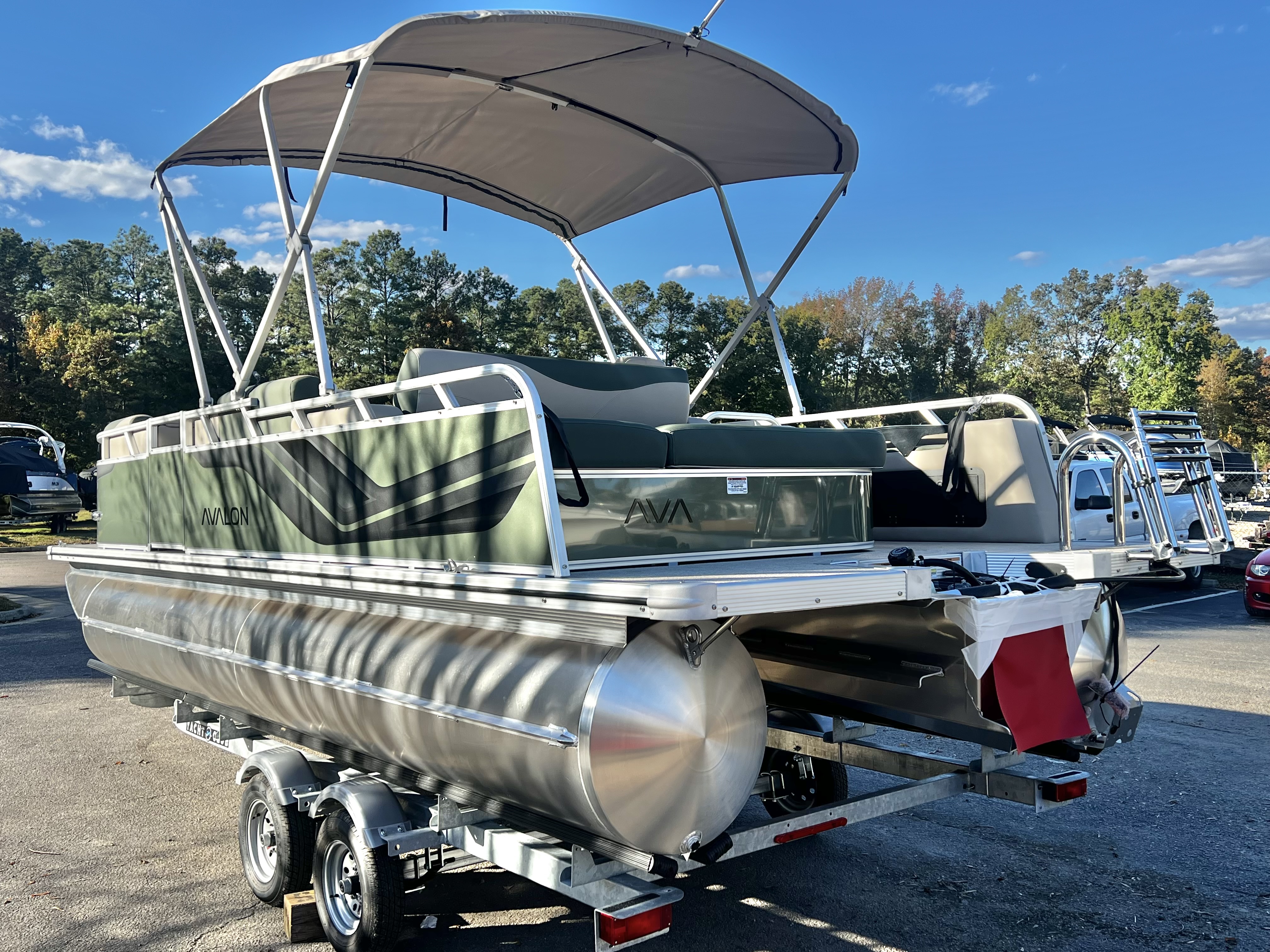 2026 Avalon Venture 85 21' Versatile Rear Bench - IN STOCK