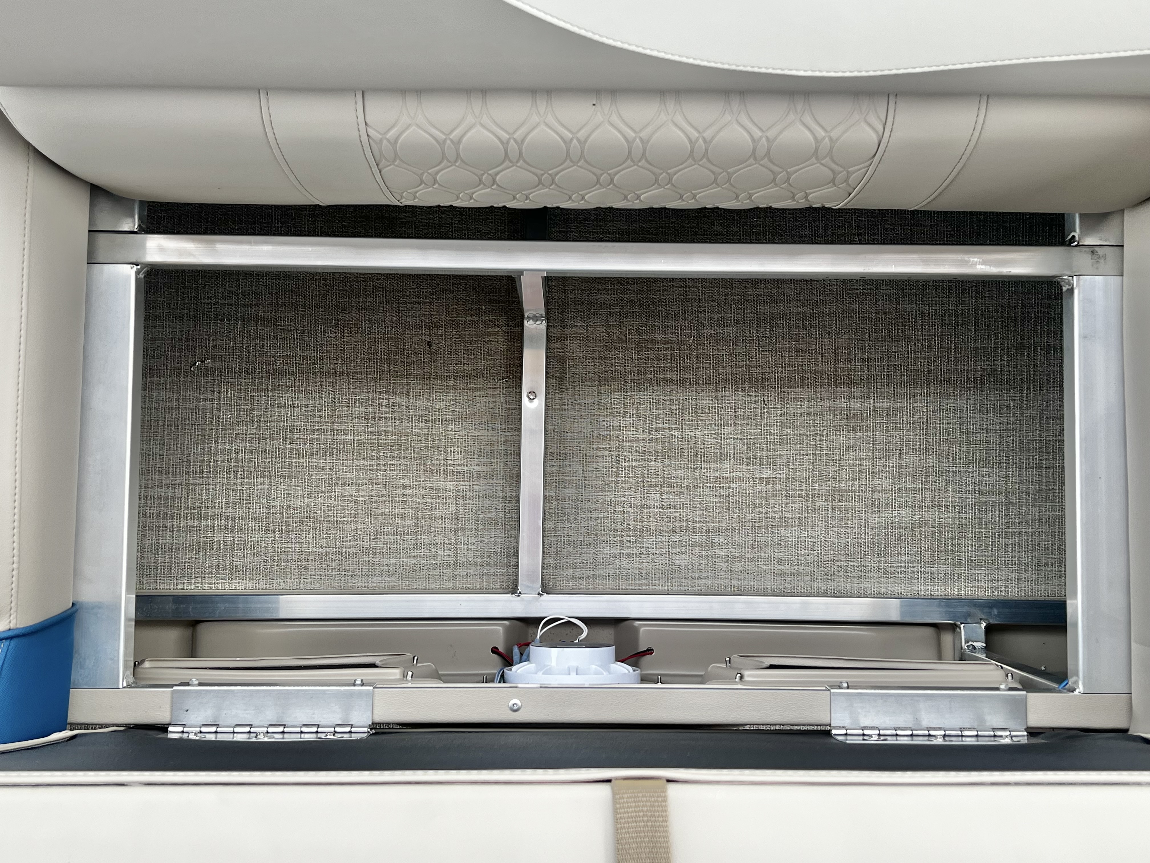 2027 Avalon Venture 85 23' Versatile Rear Bench Triple-Toon
