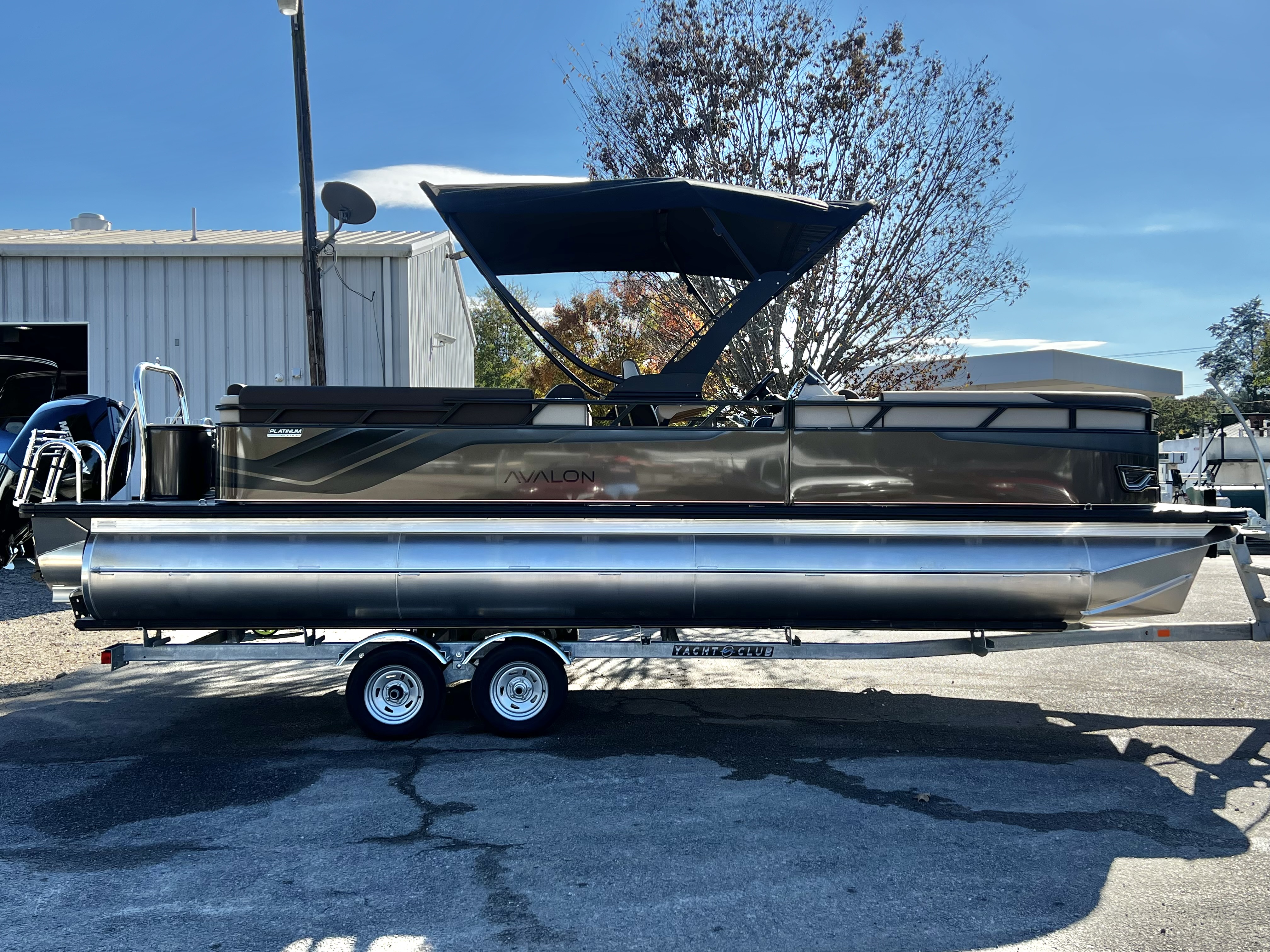 2026 Avalon Venture 85 25' Quad Lounge Triple-Toon - IN STOCK