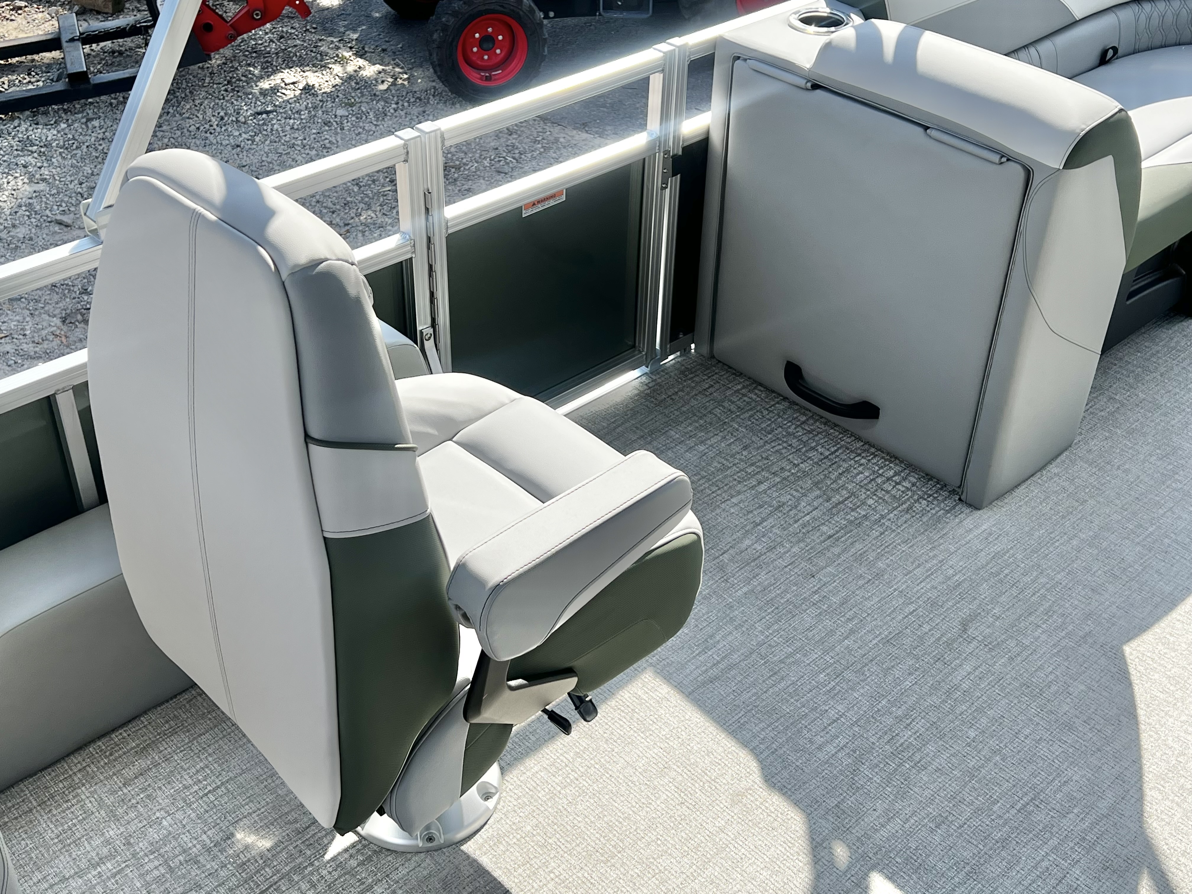 2027 Avalon Venture 85 23' Quad Lounge