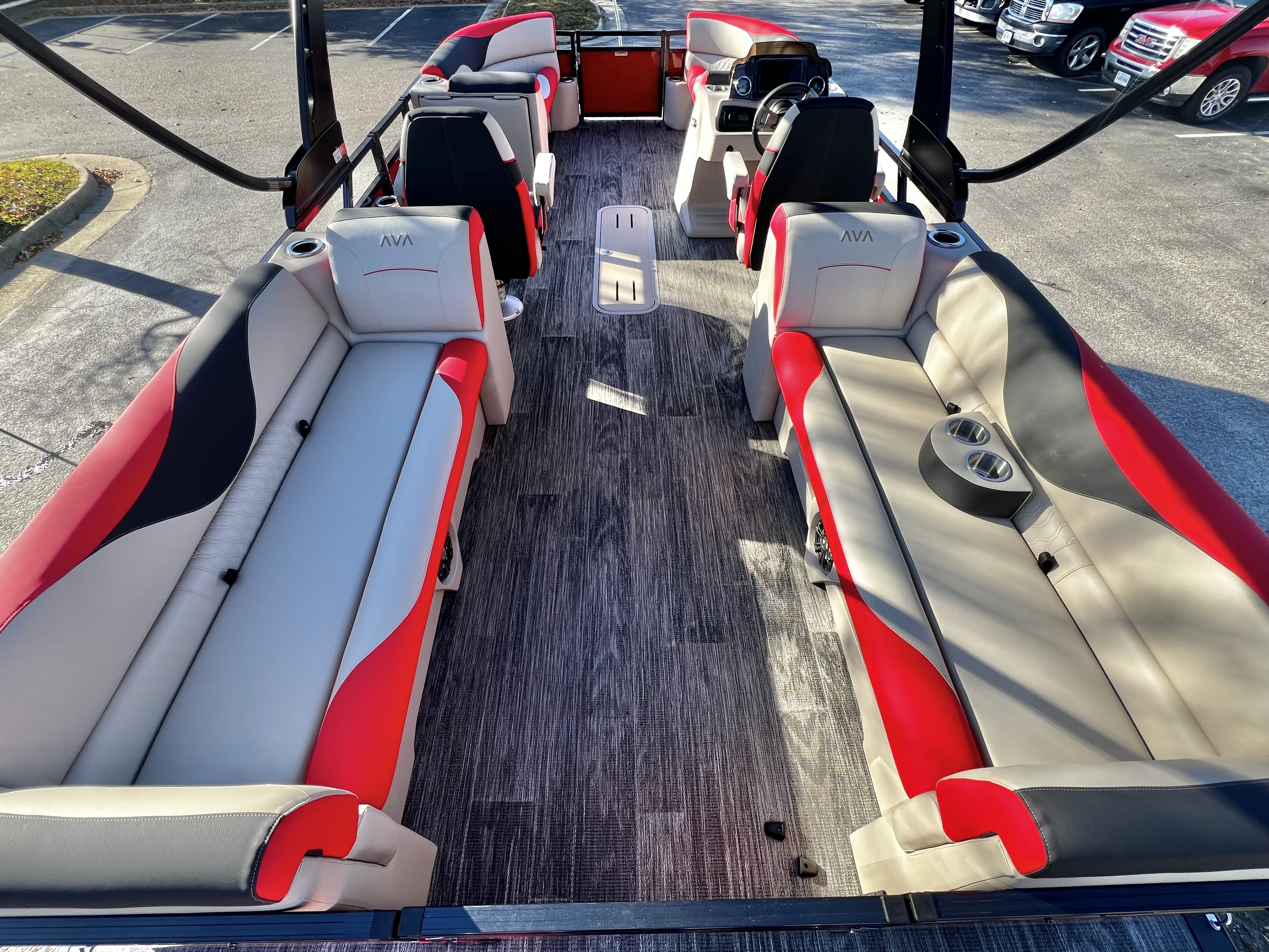 2026 Avalon Venture 85 23' Quad Lounge Triple-Toon - IN STOCK