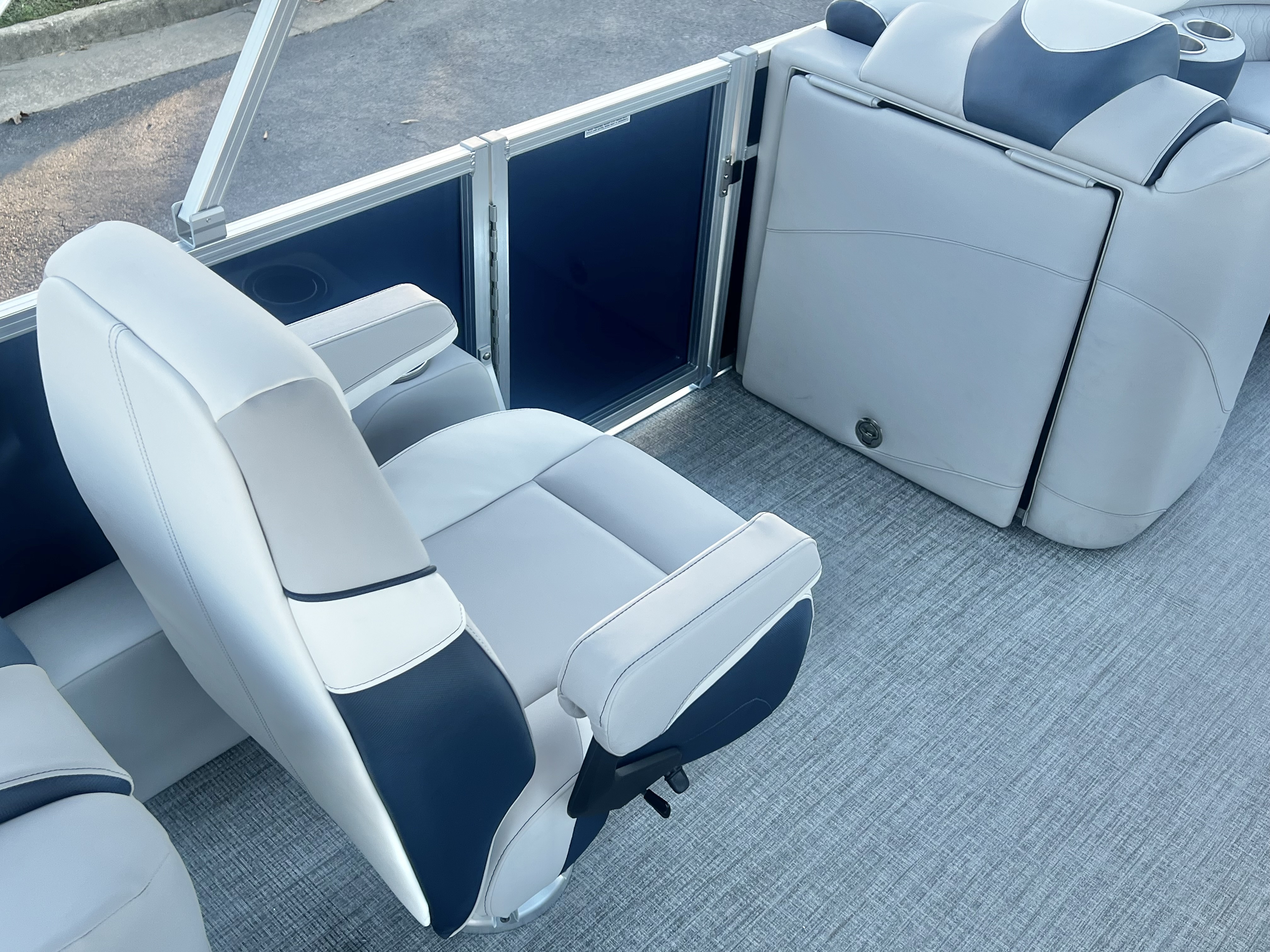 2026 Avalon LSZ 23' Quad Lounge Triple-Toon - IN STOCK - $61,416