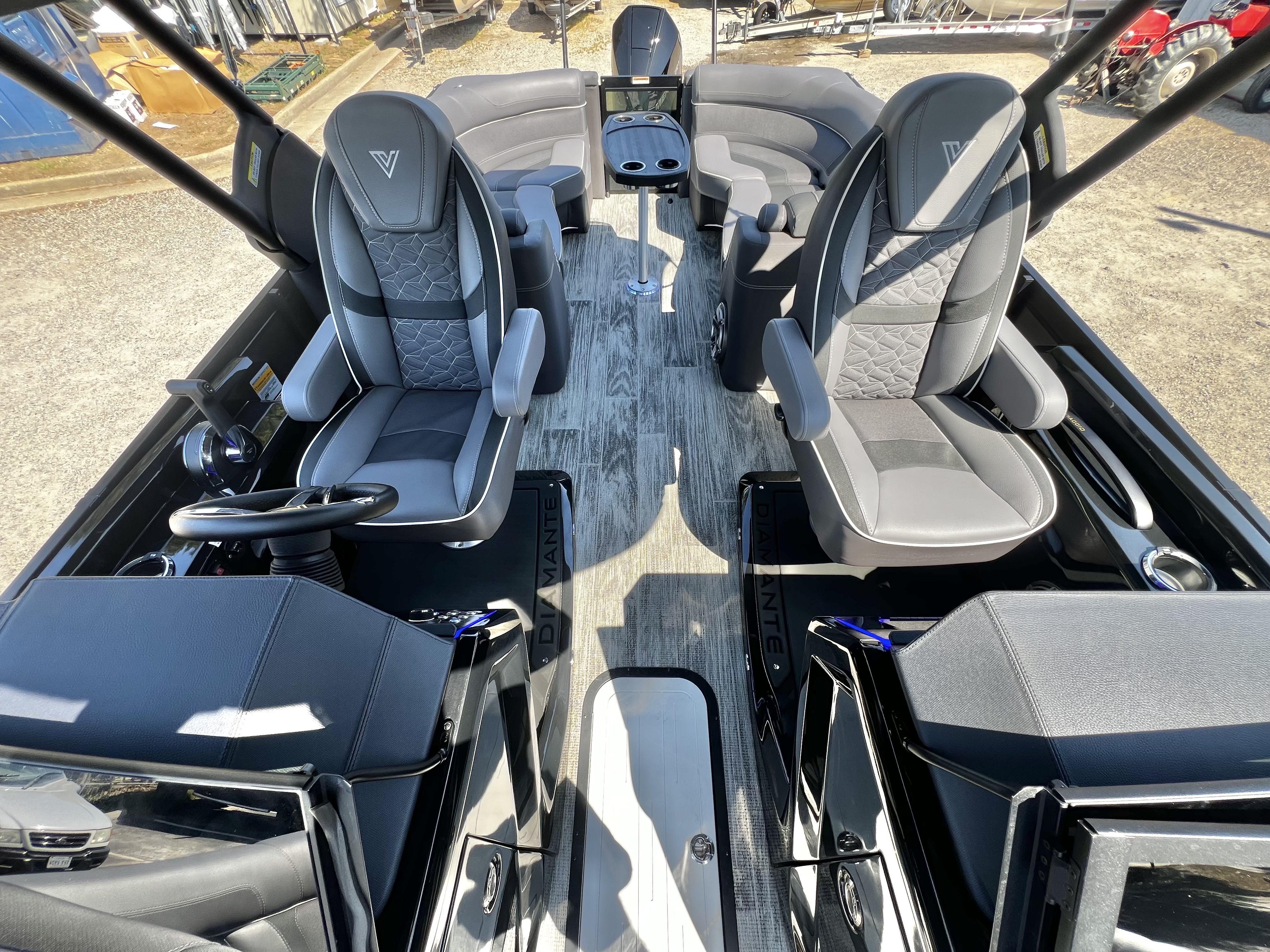 2025 Viaggio Diamante 24' UW A-T (Quad Lounge Windshield) - Triple Toon - IN STOCK - $138,995