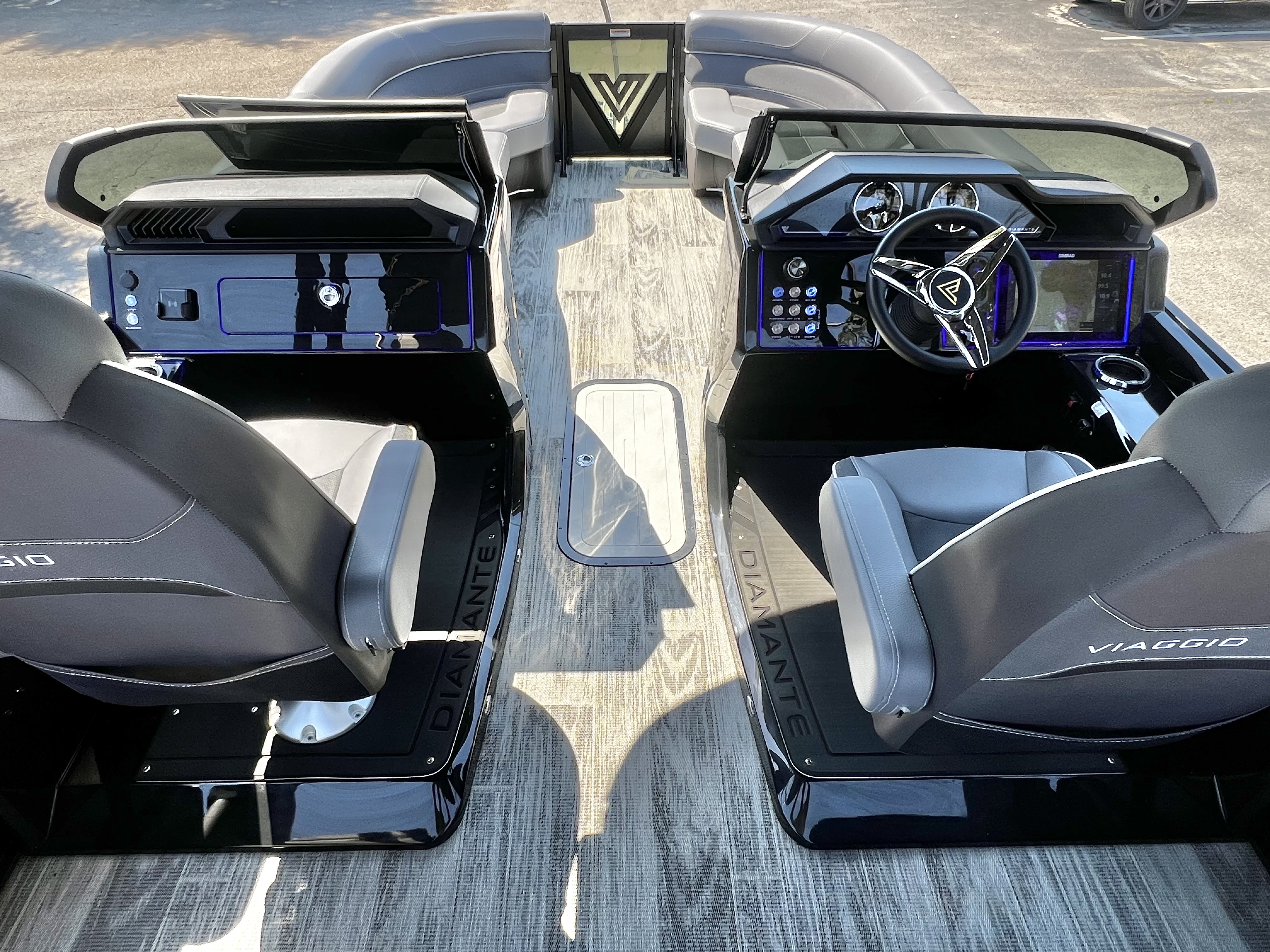 2025 Viaggio Diamante 24' UW A-T (Quad Lounge Windshield) - Triple Toon - IN STOCK - $138,995