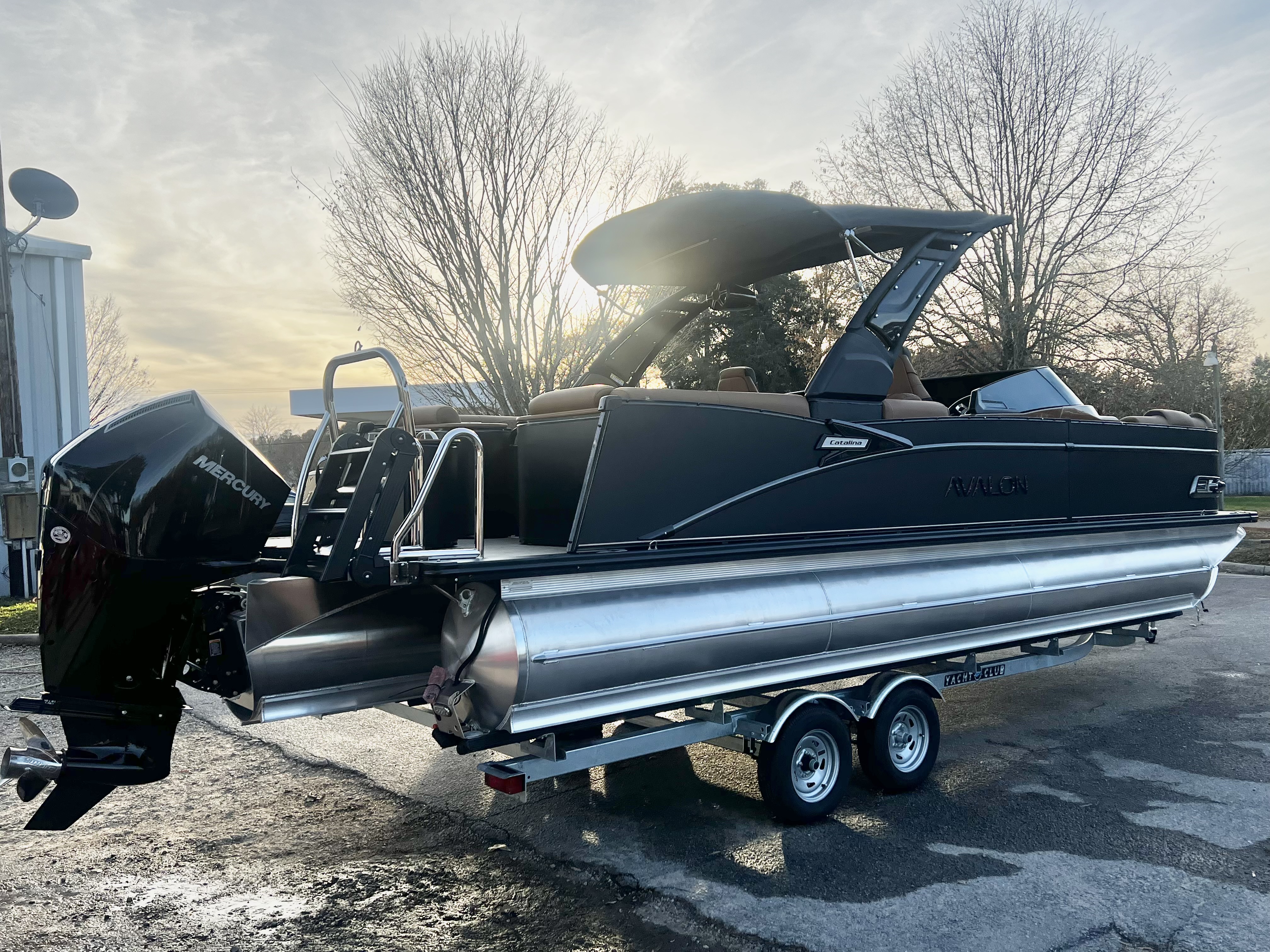 2026 Avalon Catalina 25' Quad Lounge Windshield Triple-Toon - IN STOCK - $123,990