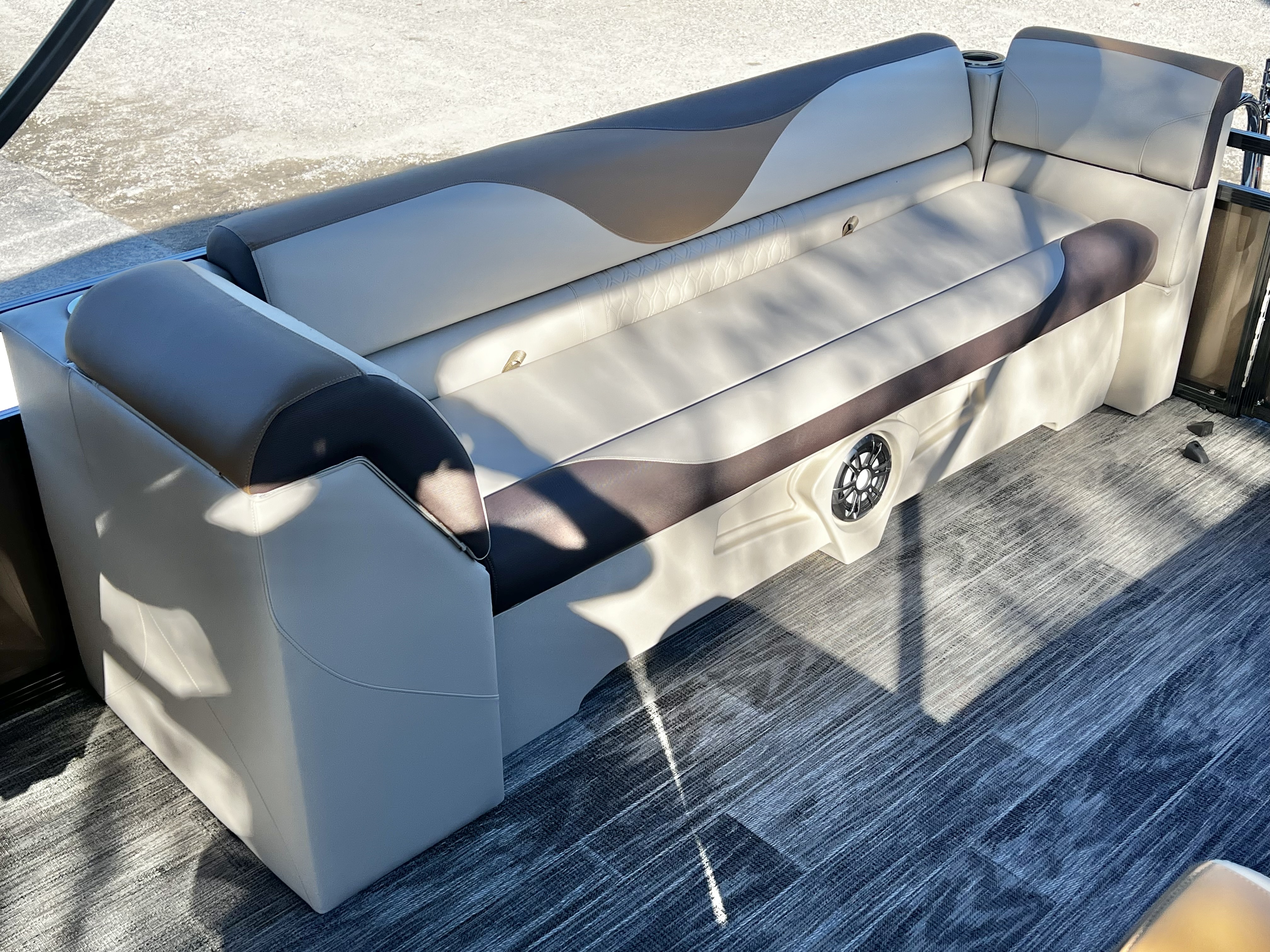 2026 Avalon Venture 85 25' Quad Lounge Triple-Toon - IN STOCK