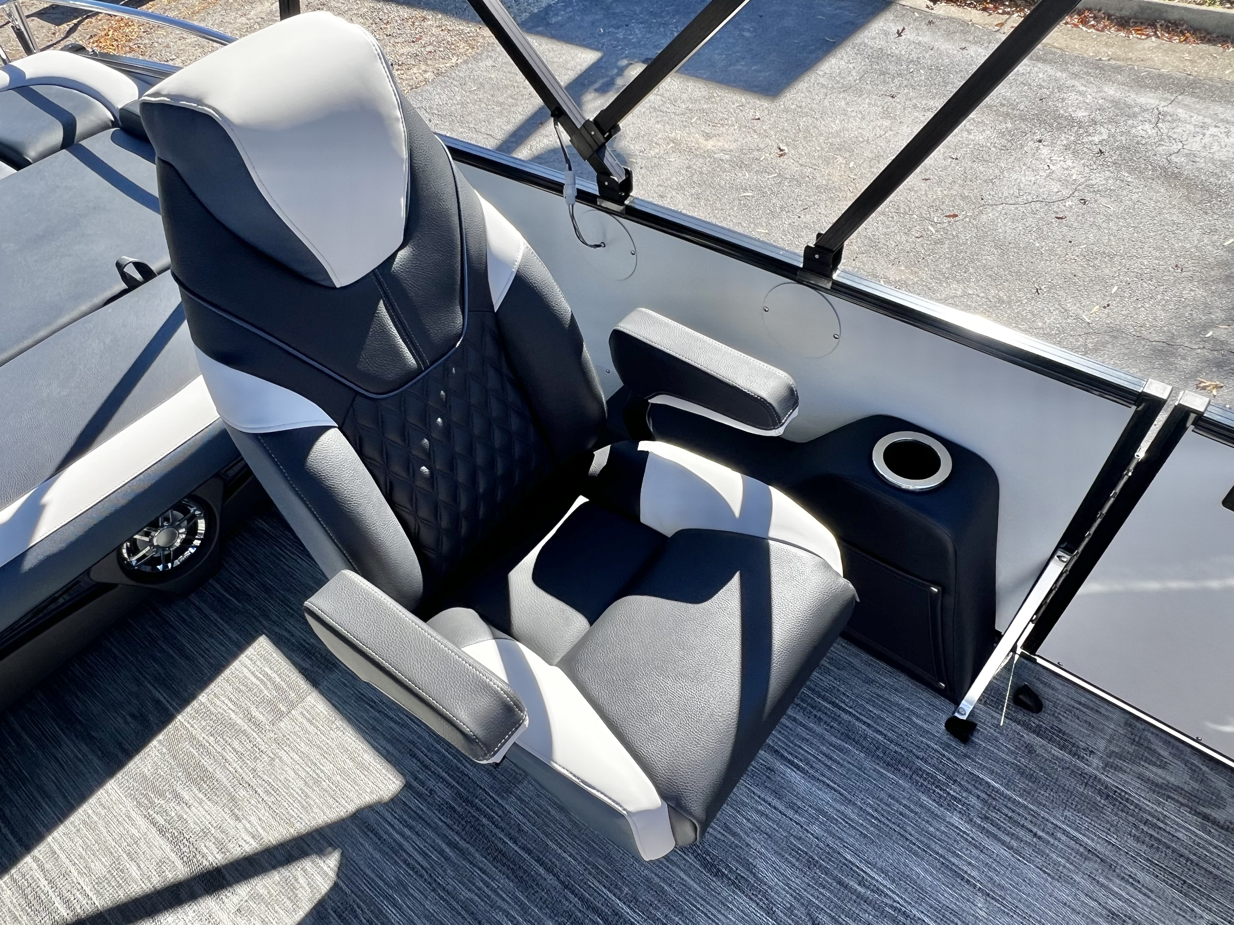 2026 Avalon Catalina 23' Versatile Rear Bench Triple-Toon - IN STOCK