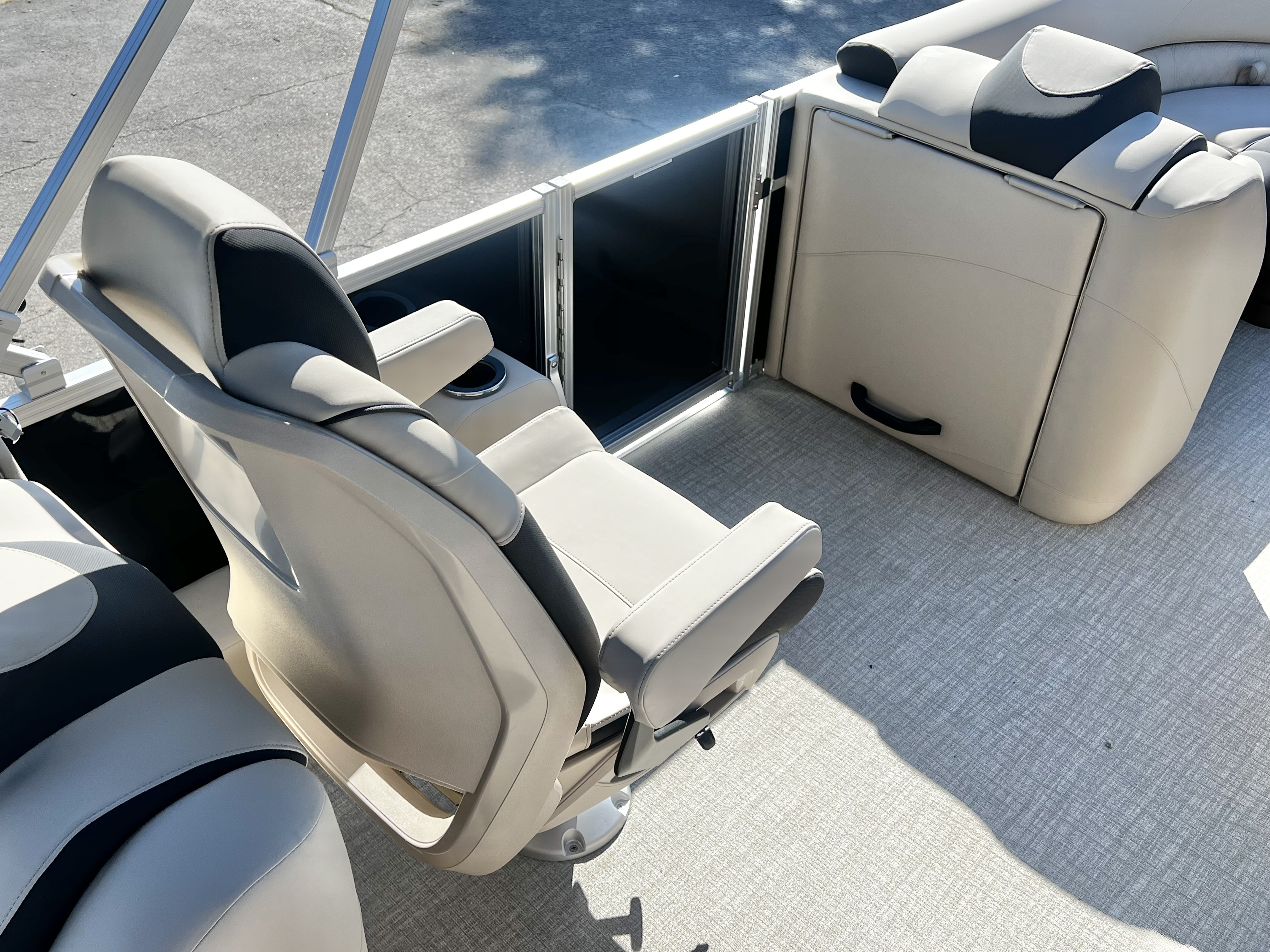 2026 Avalon LSZ 23' Quad Lounge Triple-Toon - IN STOCK -  $73,559