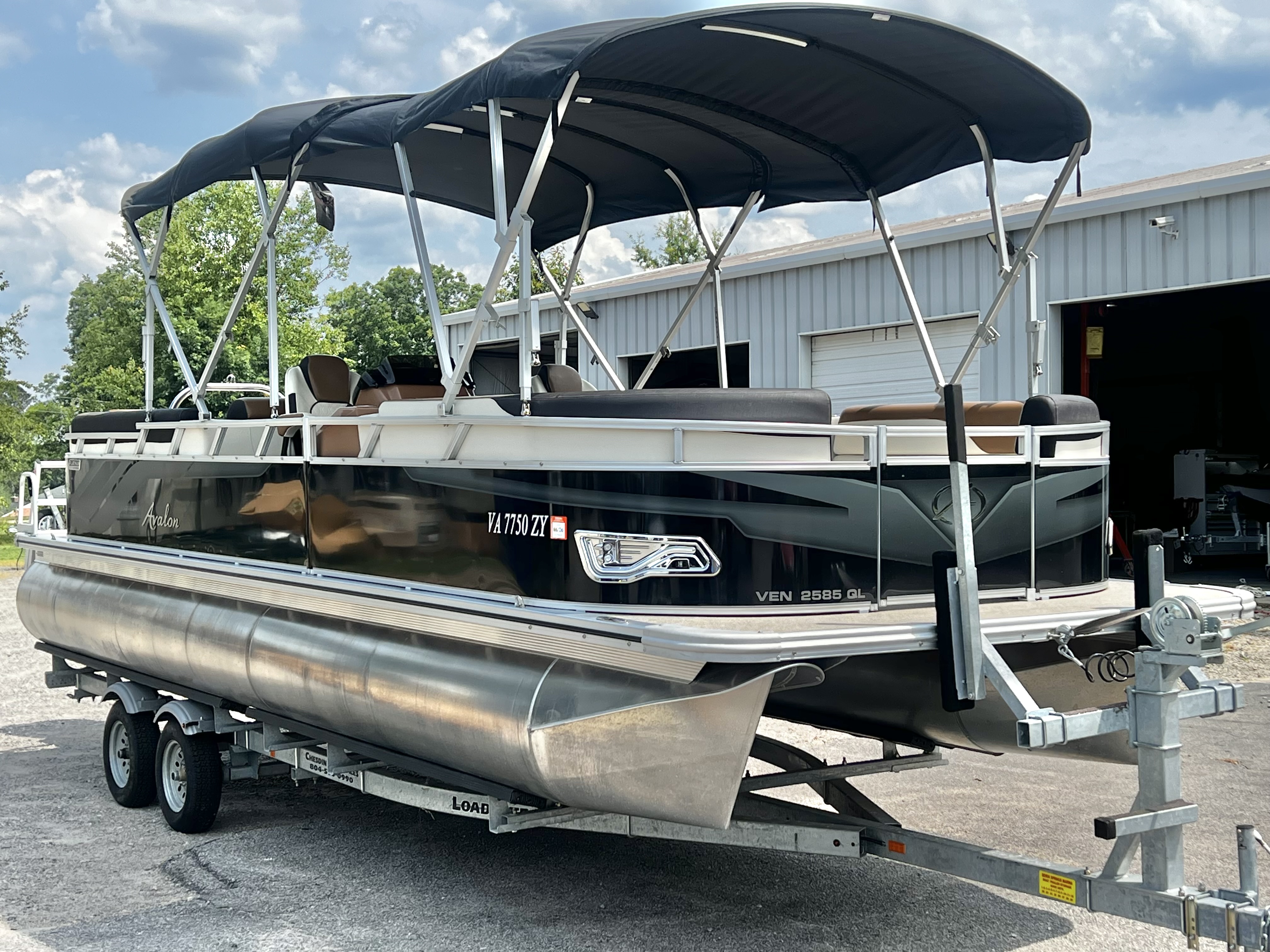 Used 2023 Avalon Venture 85 25' Quad Lounge