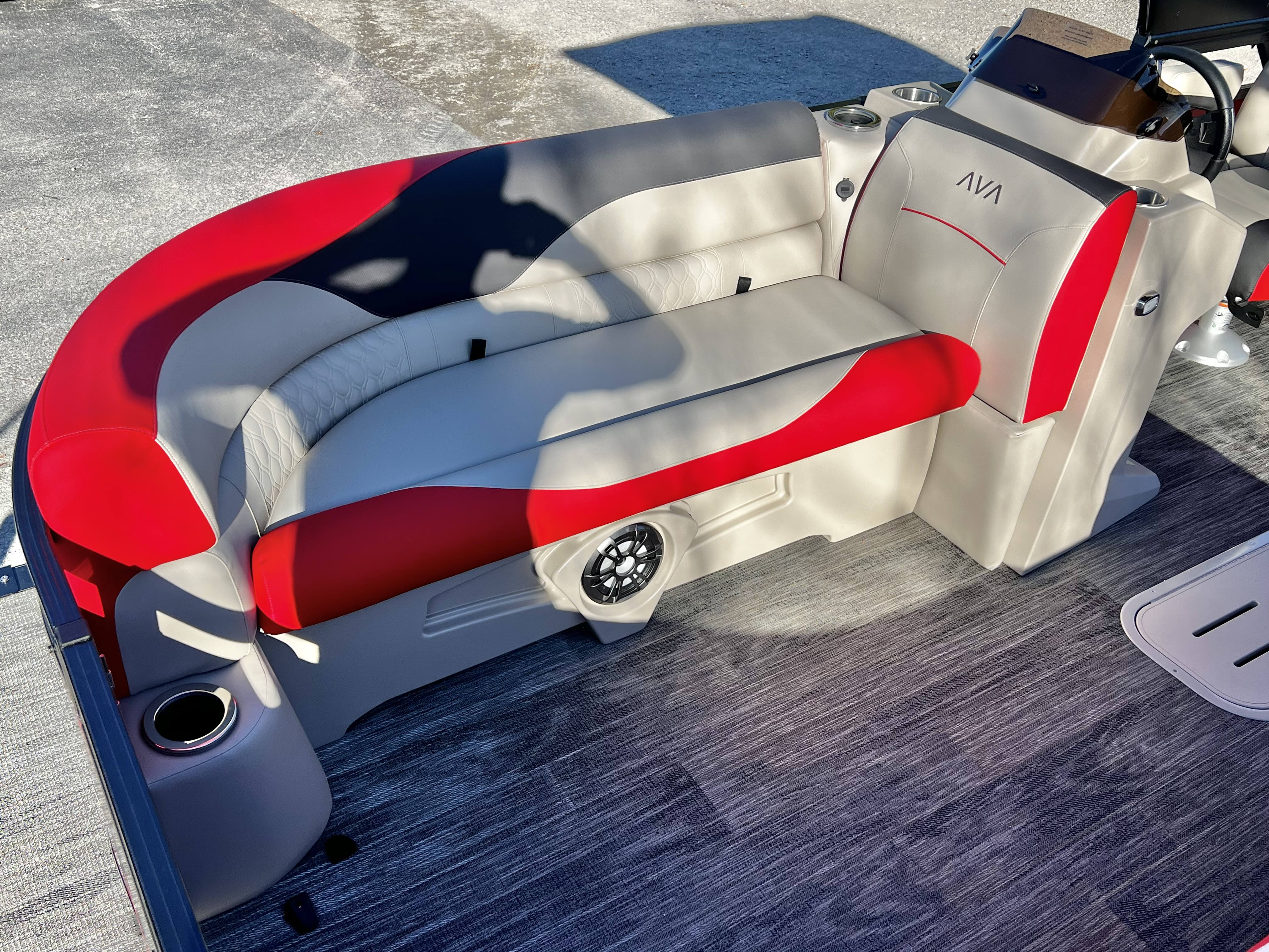 2026 Avalon Venture 85 23' Quad Lounge Triple-Toon - IN STOCK