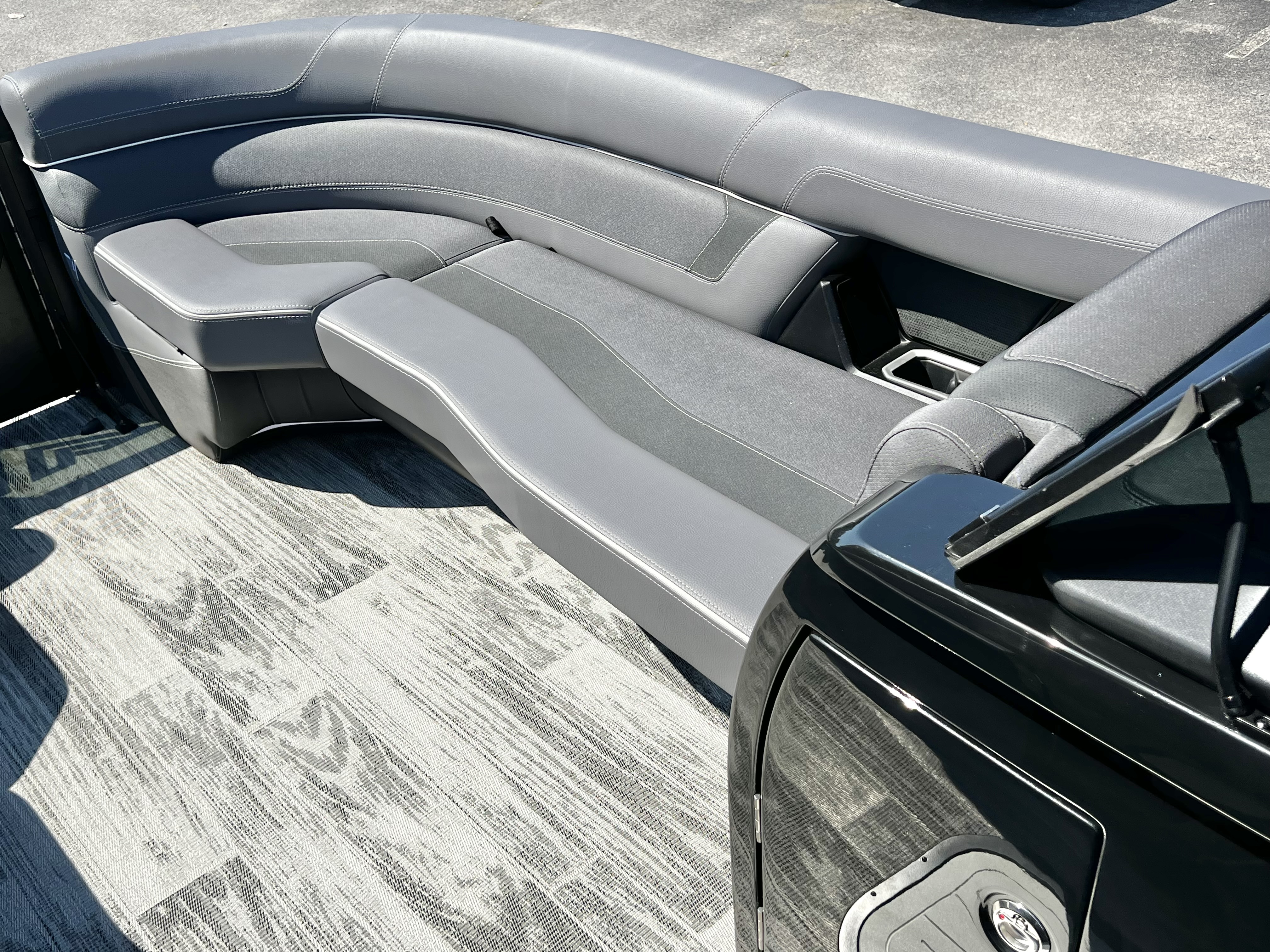 2025 Viaggio Diamante 24' UW A-T (Quad Lounge Windshield) - Triple Toon - IN STOCK - $138,995