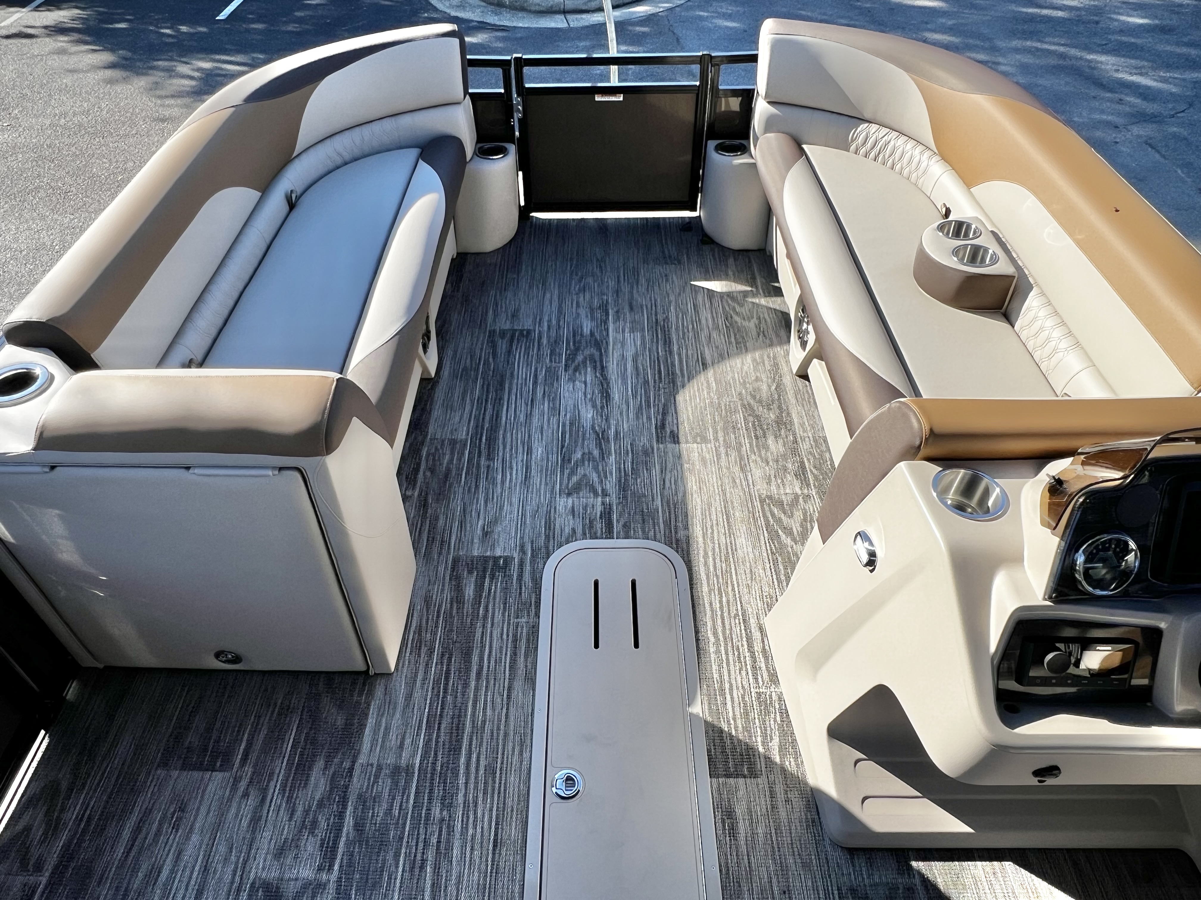 2026 Avalon Venture 85 25' Quad Lounge Triple-Toon - IN STOCK