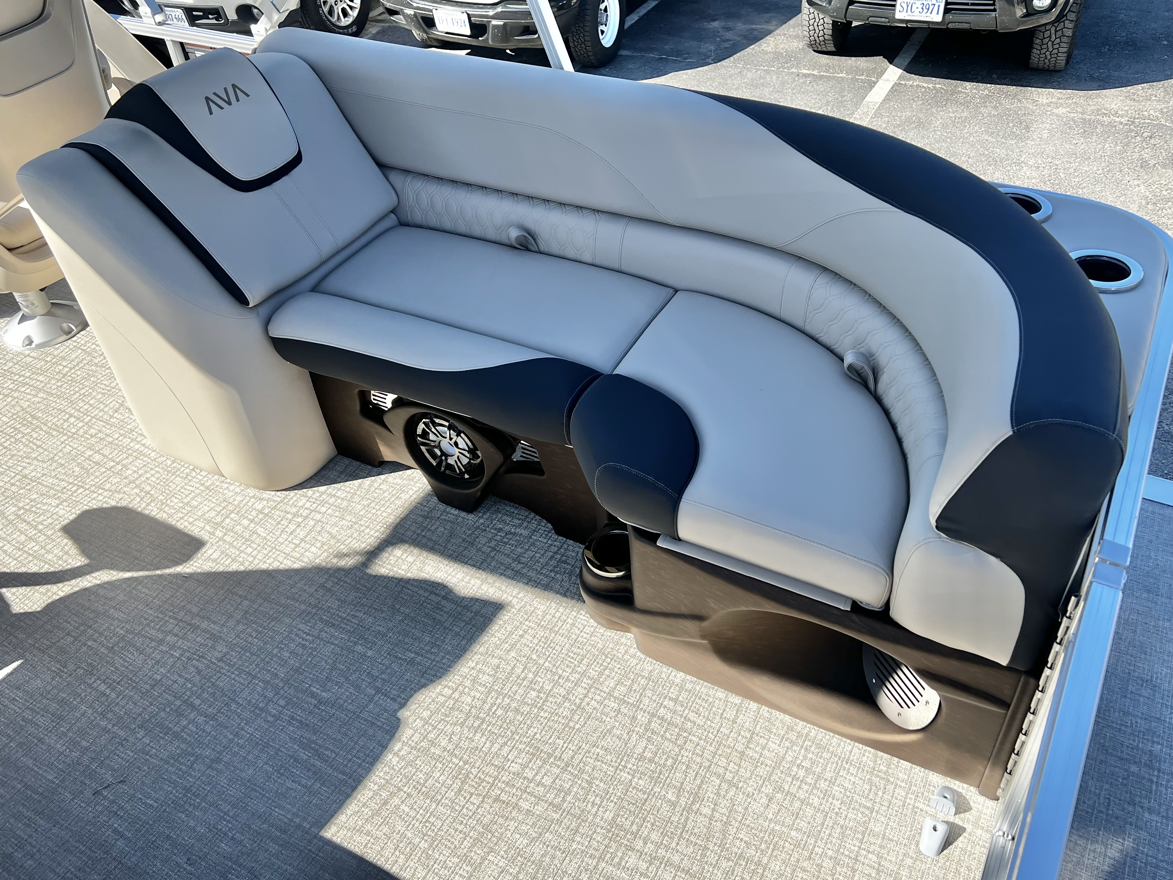 2026 Avalon LSZ 23' Quad Lounge Triple-Toon - IN STOCK -  $73,559