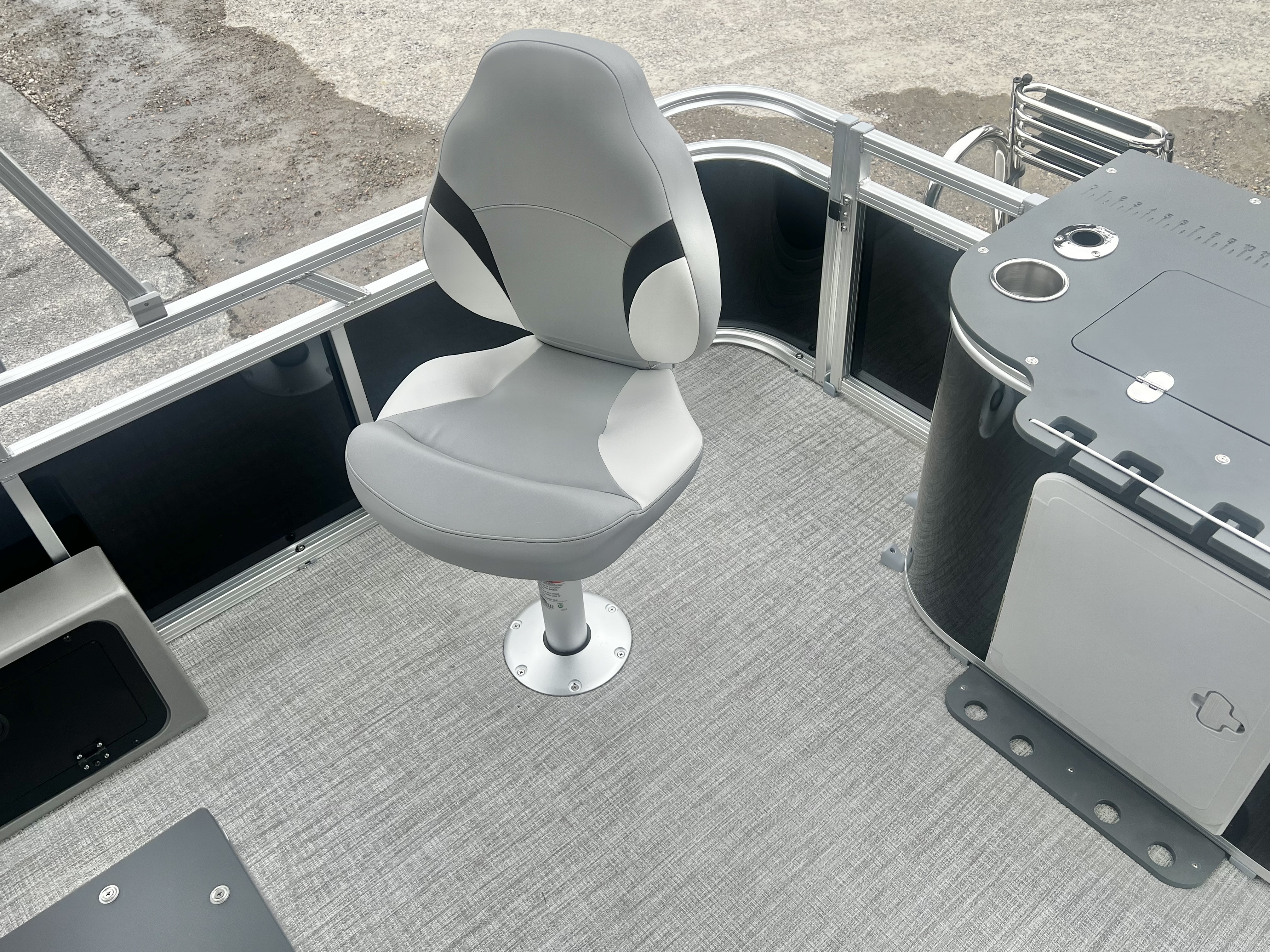 2026 Avalon Venture 85 23' Rear Fish Triple-Toon - IN STOCK