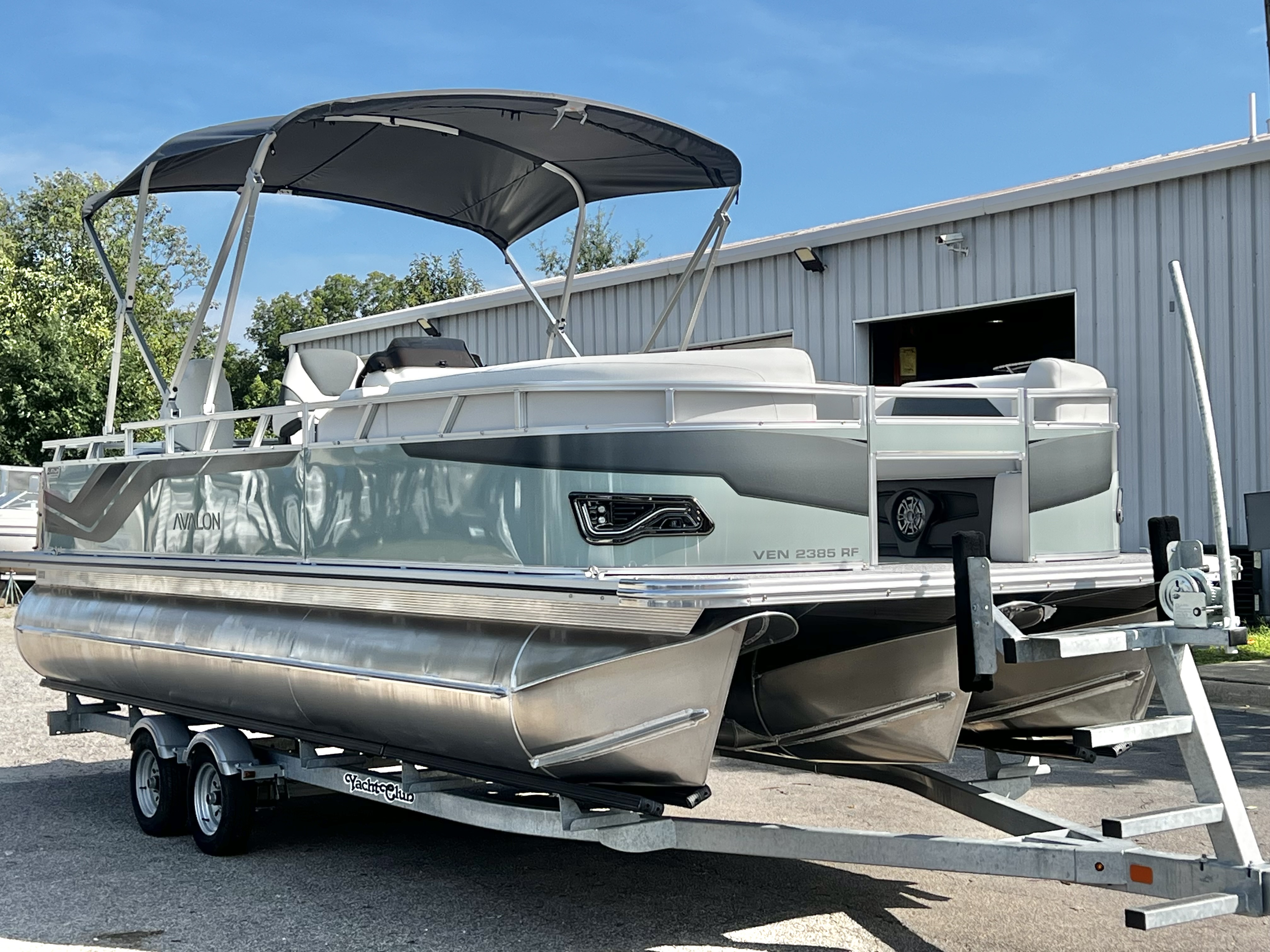 2027 Avalon Venture 85 23' Rear Fish Triple-Toon