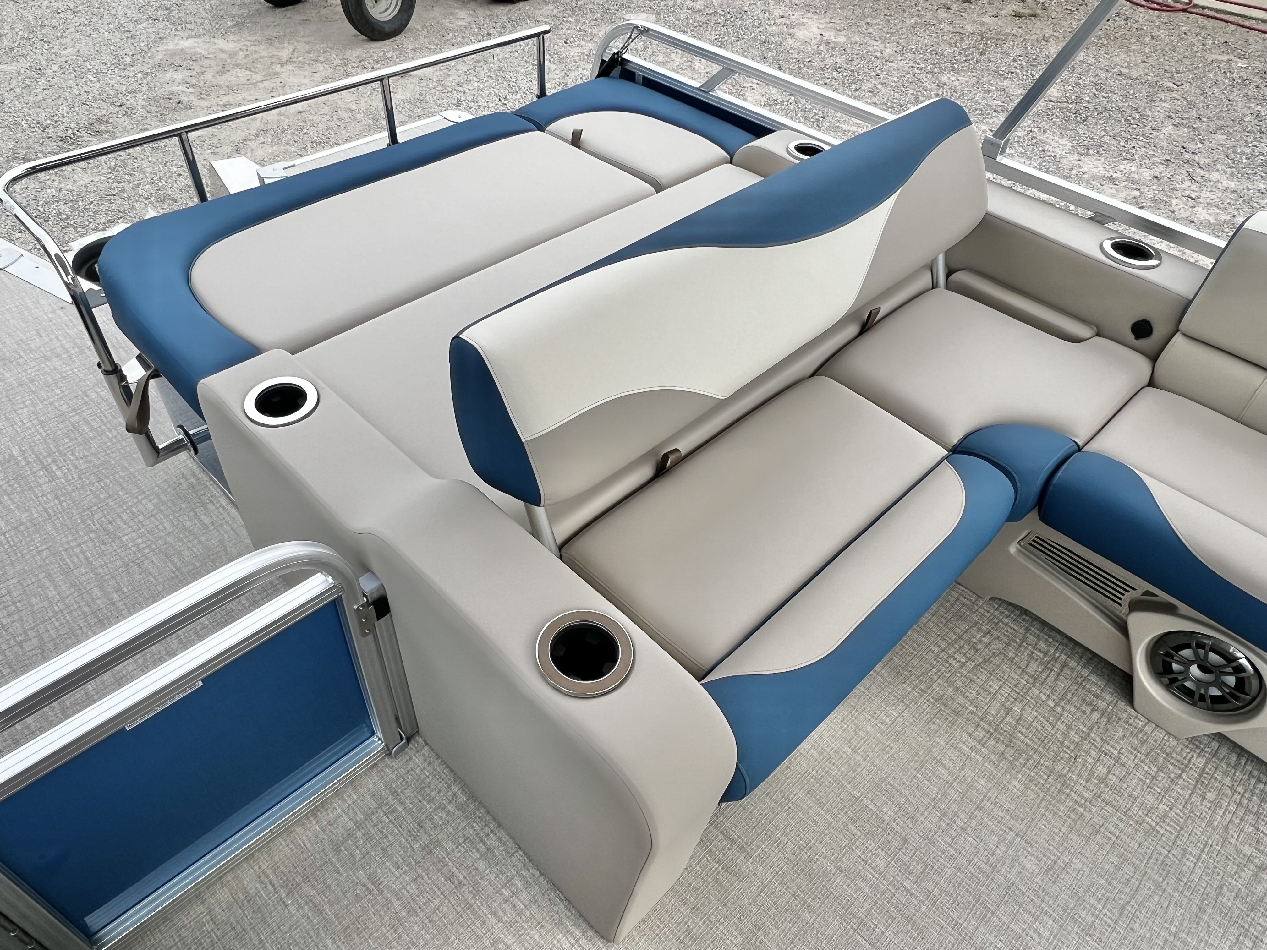 2027 Avalon Venture 85 23' Versatile Rear Bench Triple-Toon