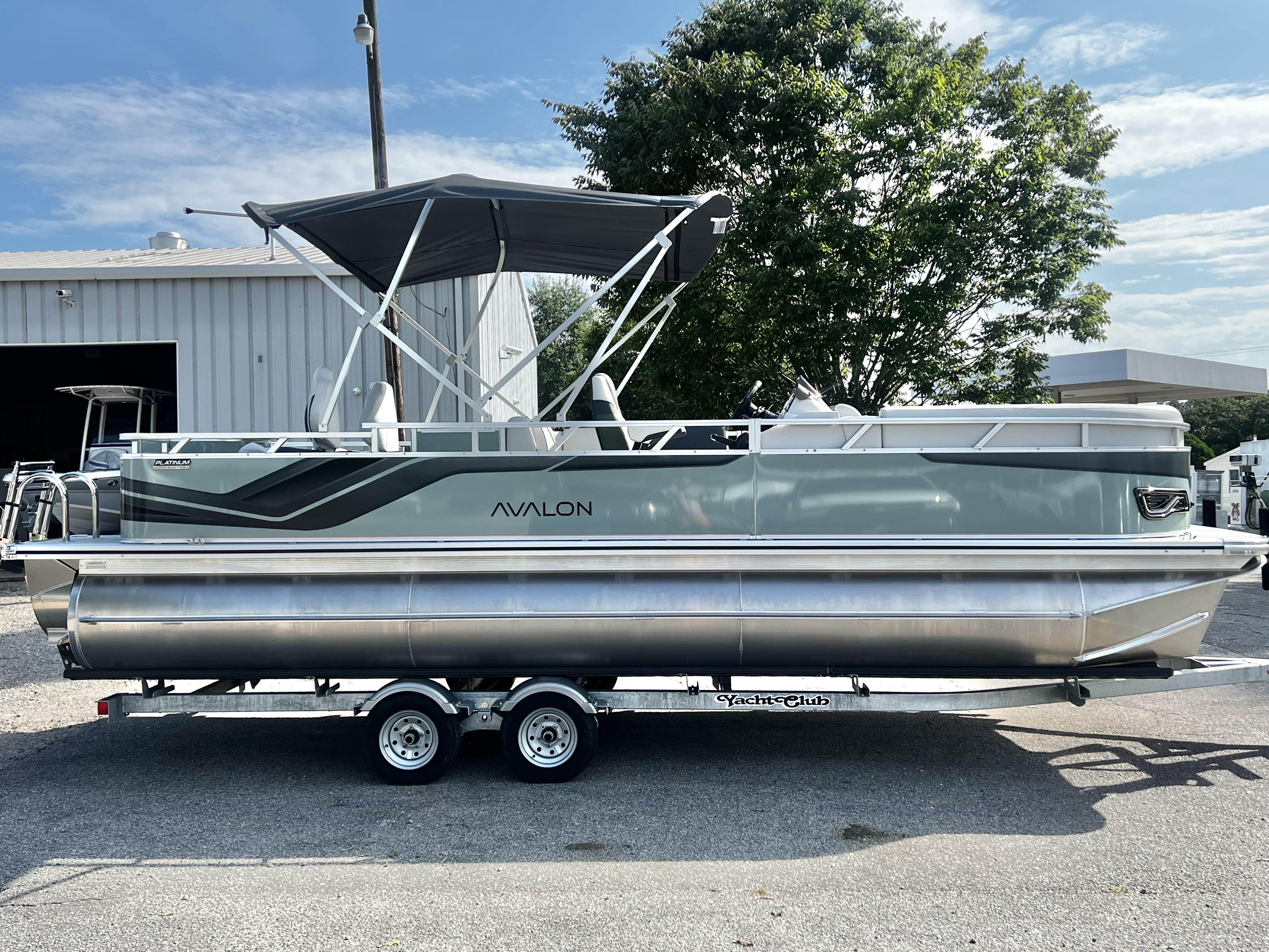 2027 Avalon Venture 85 23' Rear Fish Triple-Toon