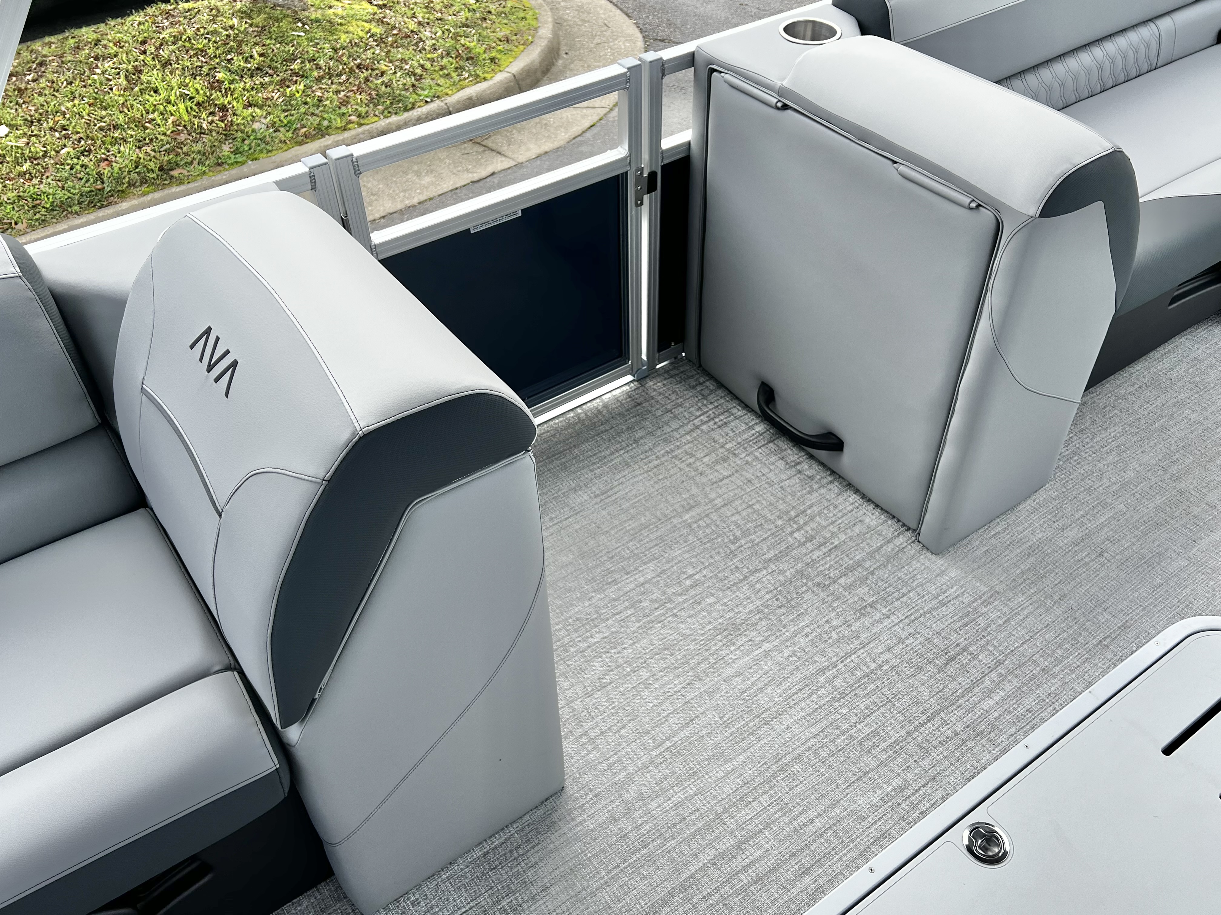 2026 Avalon Venture 85 25' Rear Fish Triple-Toon - IN STOCK