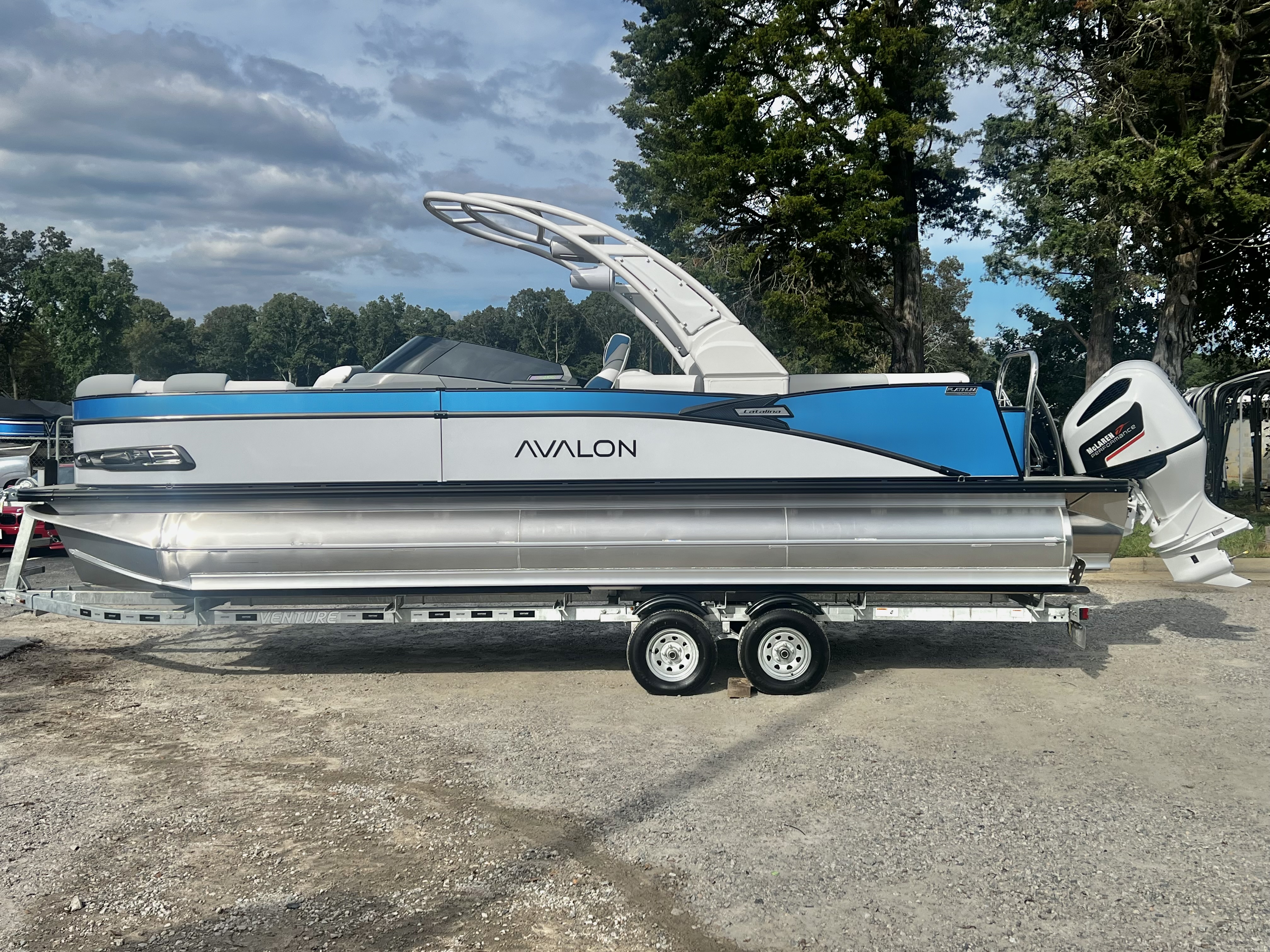 2026 Avalon Catalina 25' Quad Lounge Windshield Triple-Toon - IN STOCK