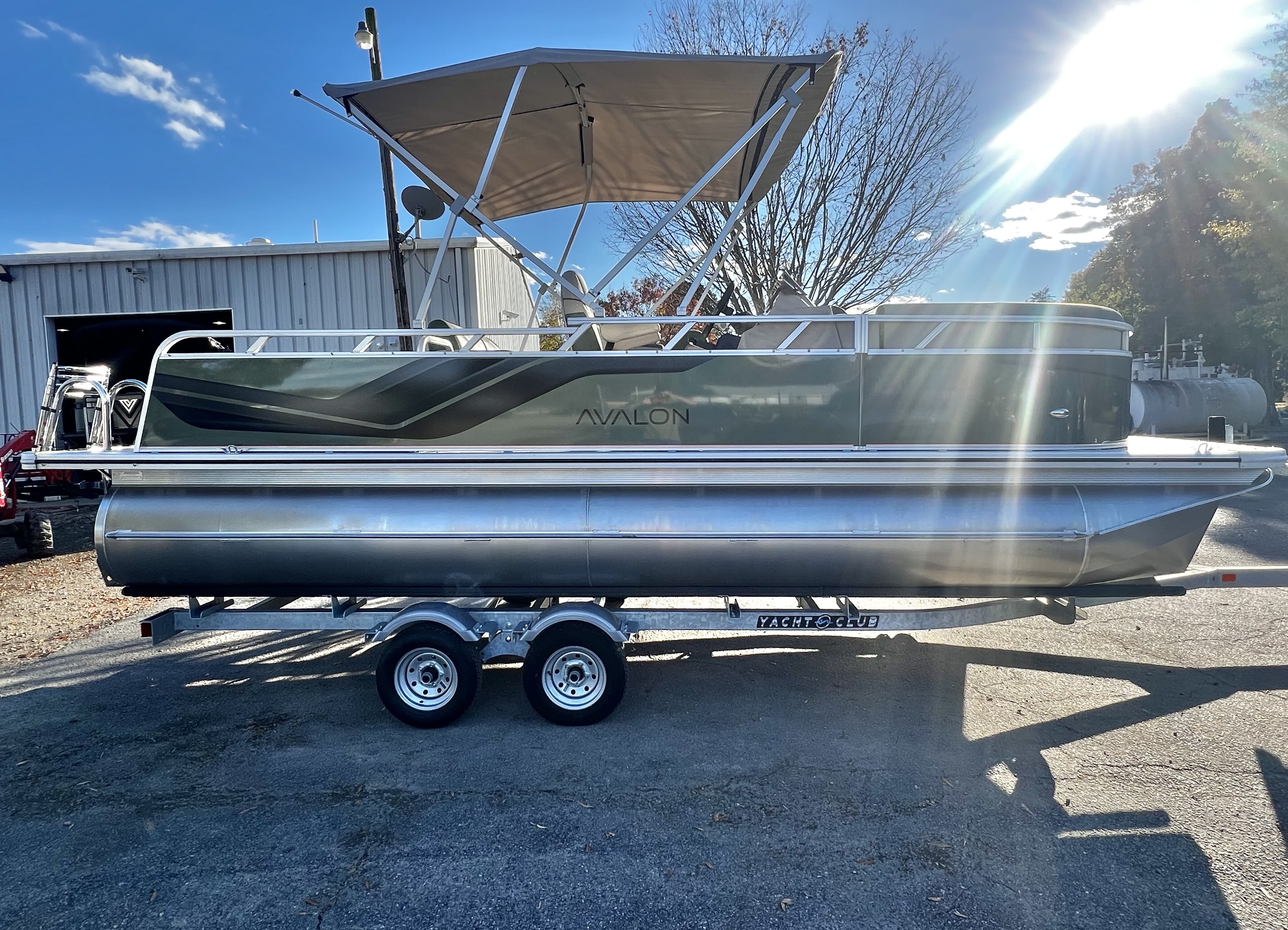 2026 Avalon Venture 85 21' Versatile Rear Bench - IN STOCK