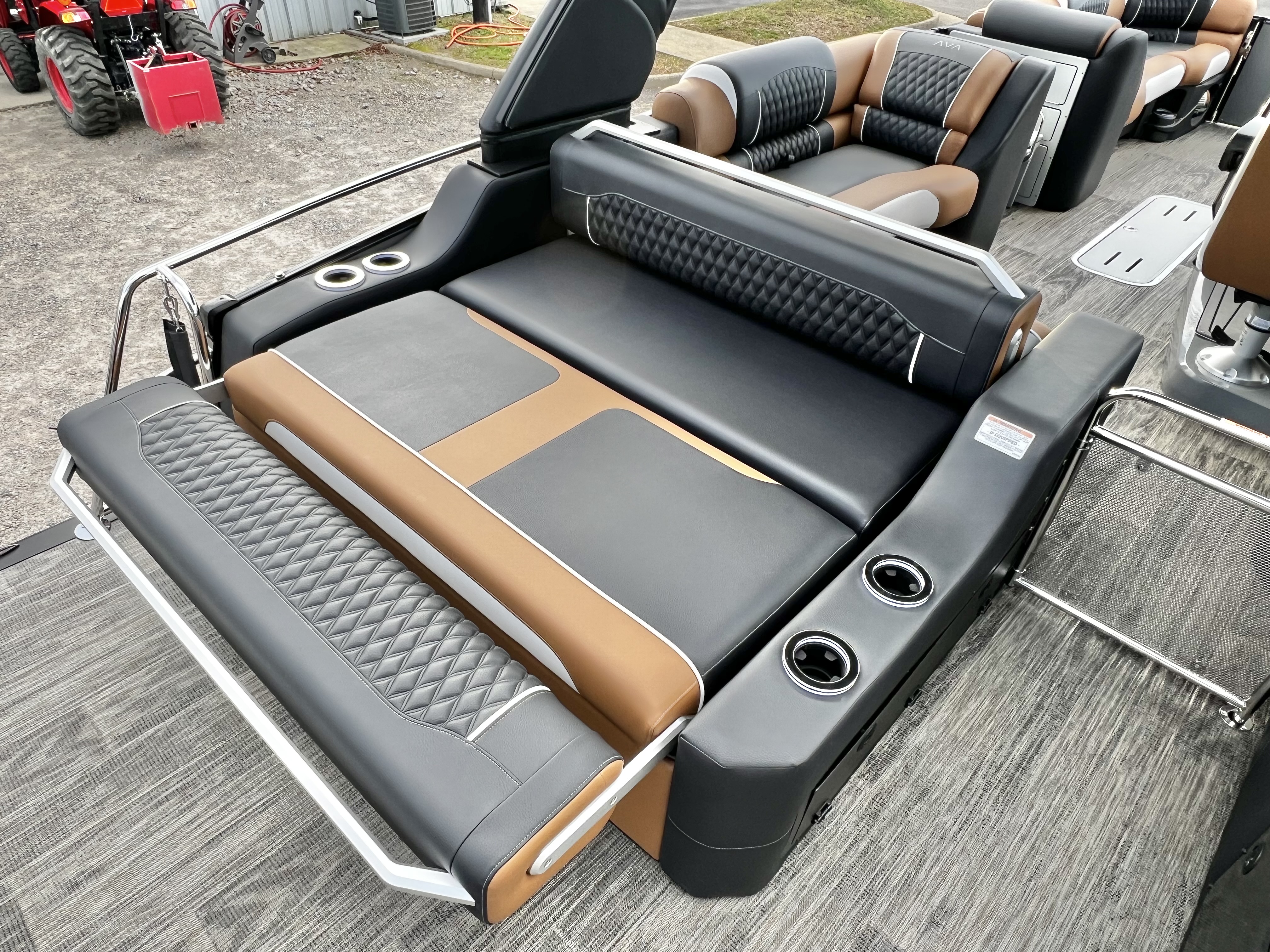 2026 Avalon Excalibur LTD 25' Flex Lounge Triple-Toon - IN STOCK - $154,718