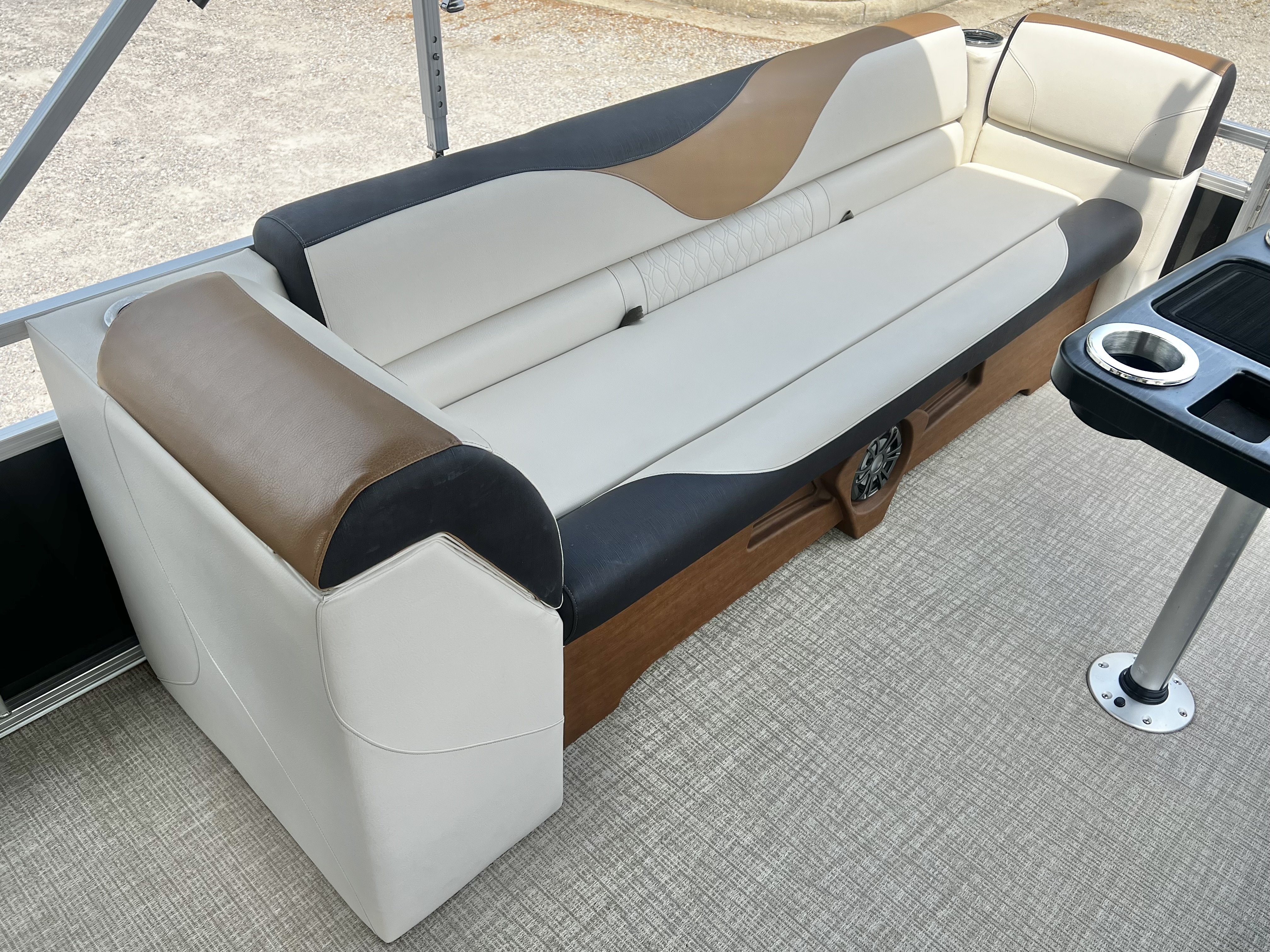 Used 2023 Avalon Venture 85 25' Quad Lounge