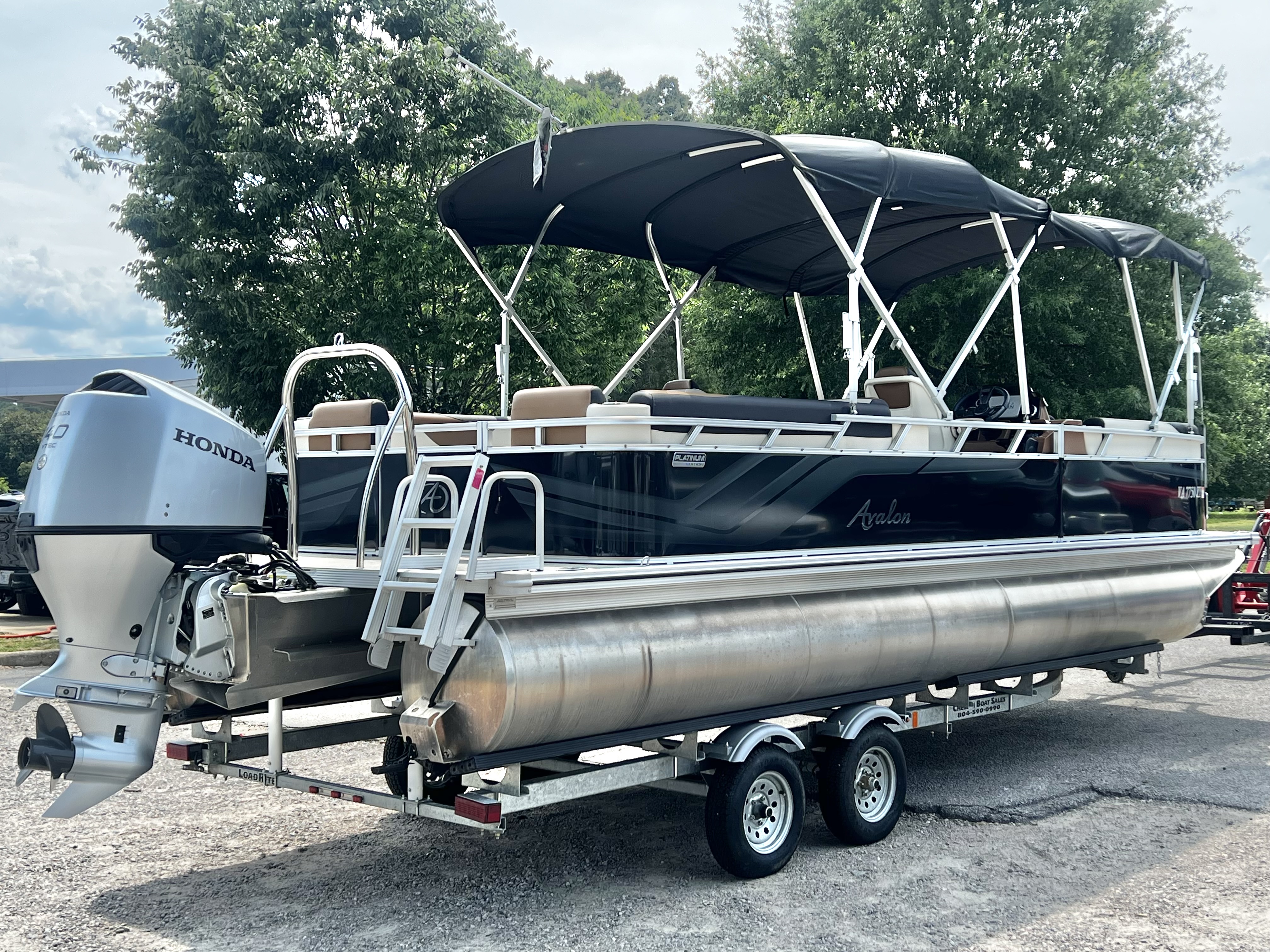 Used 2023 Avalon Venture 85 25' Quad Lounge