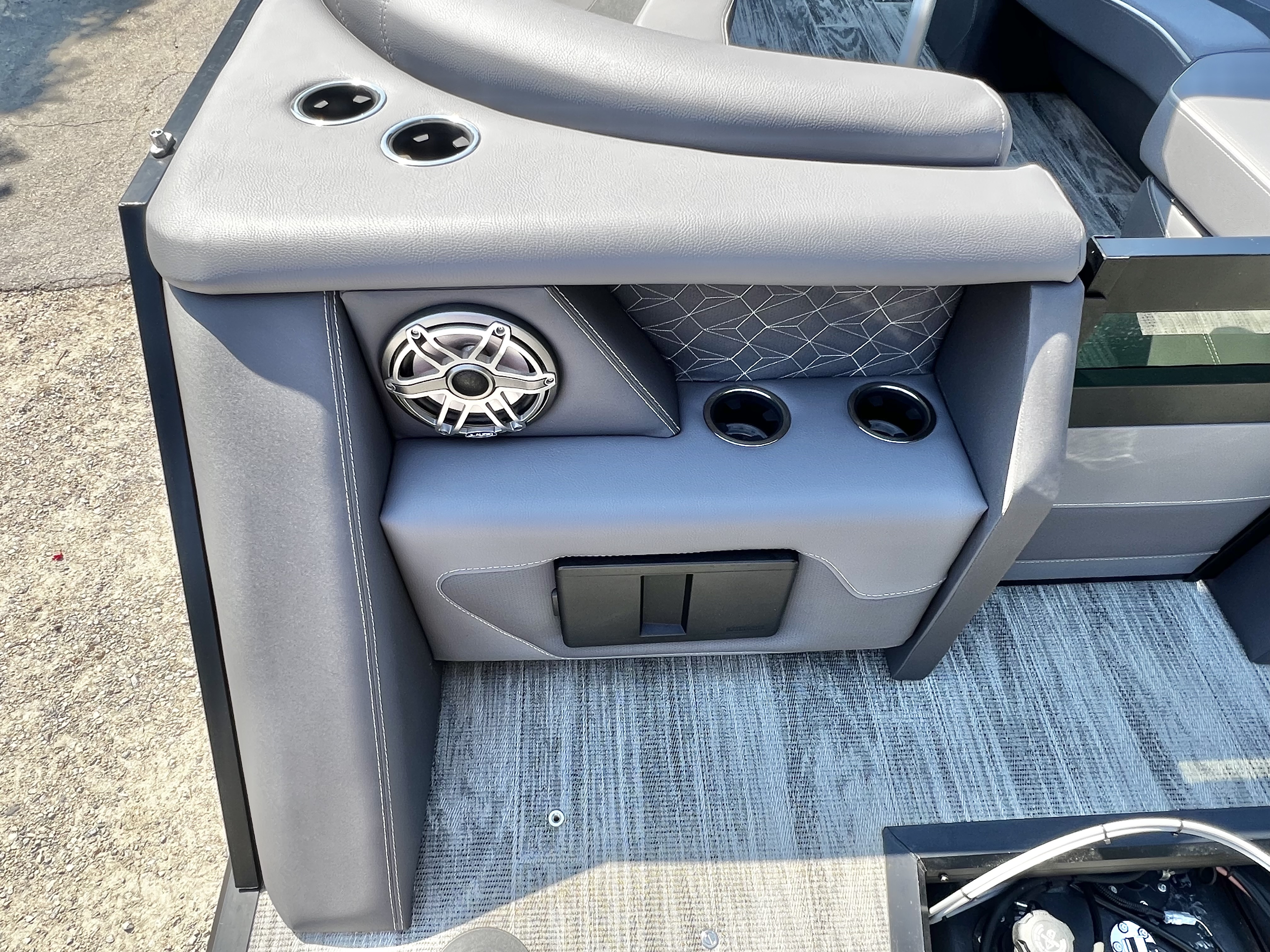 2025 Viaggio Diamante 24' UW A-T (Quad Lounge Windshield) - Triple Toon - IN STOCK - $138,995