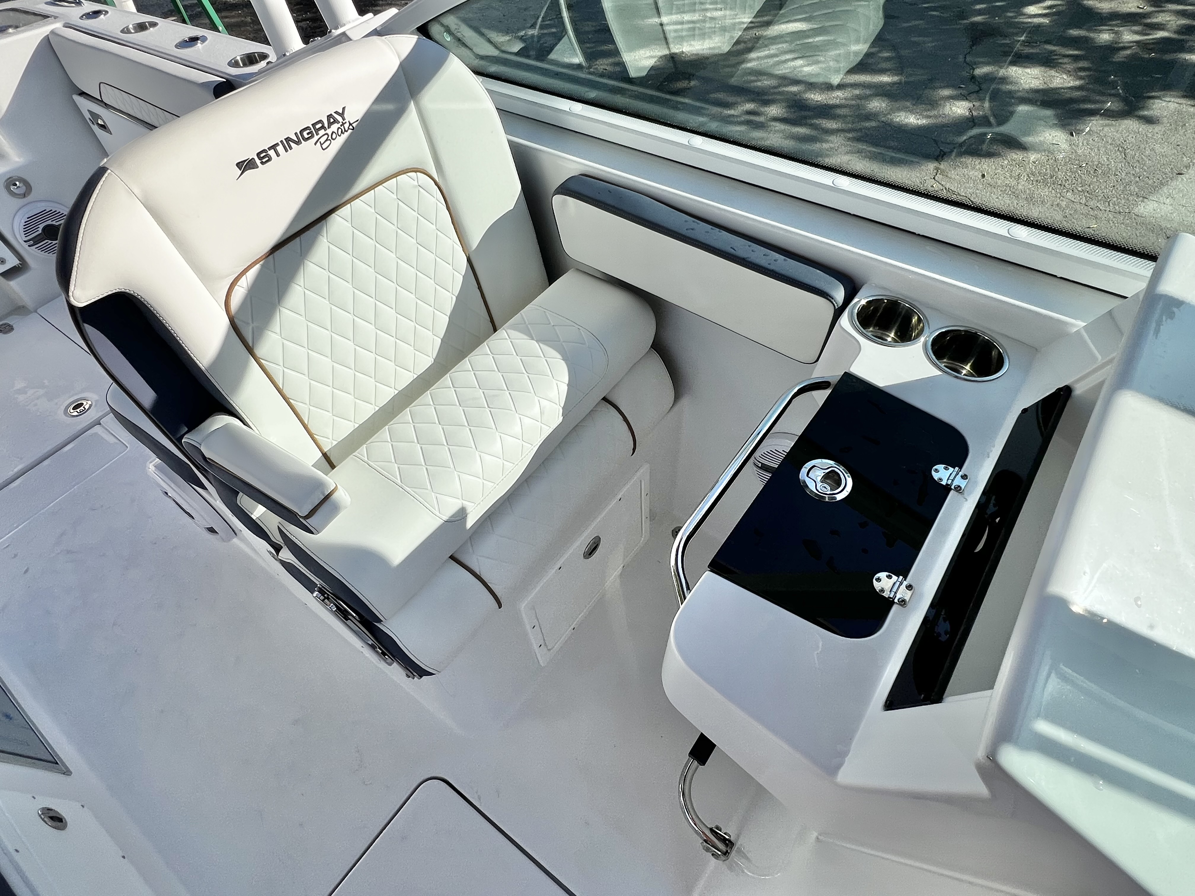 2027 Stingray 26 DC