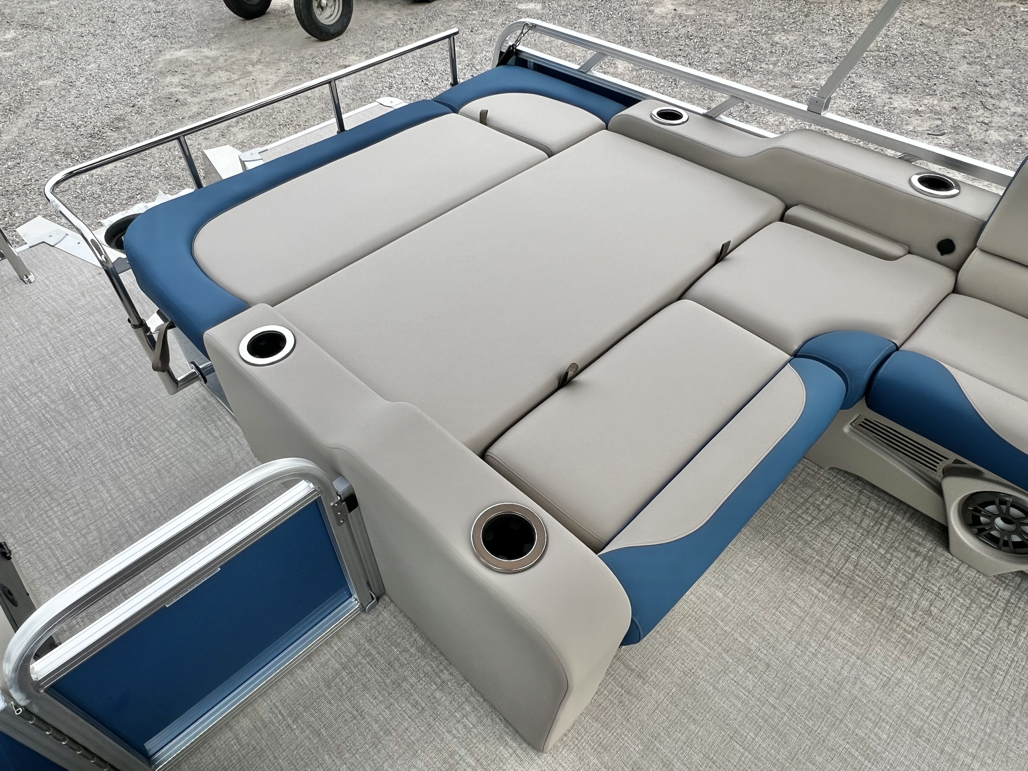 2027 Avalon Venture 85 23' Versatile Rear Bench Triple-Toon