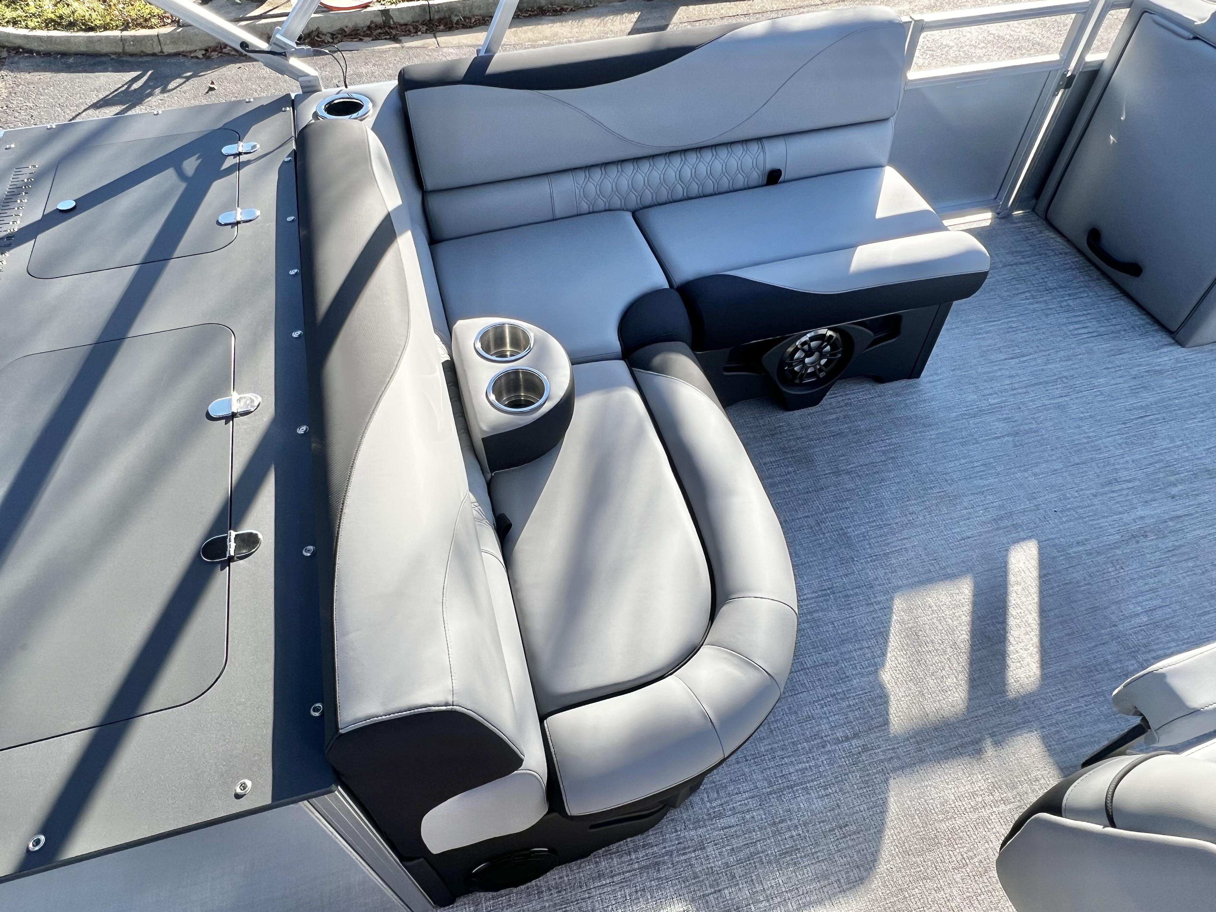 2026 Avalon Venture 85 23' Rear Fish - IN STOCK