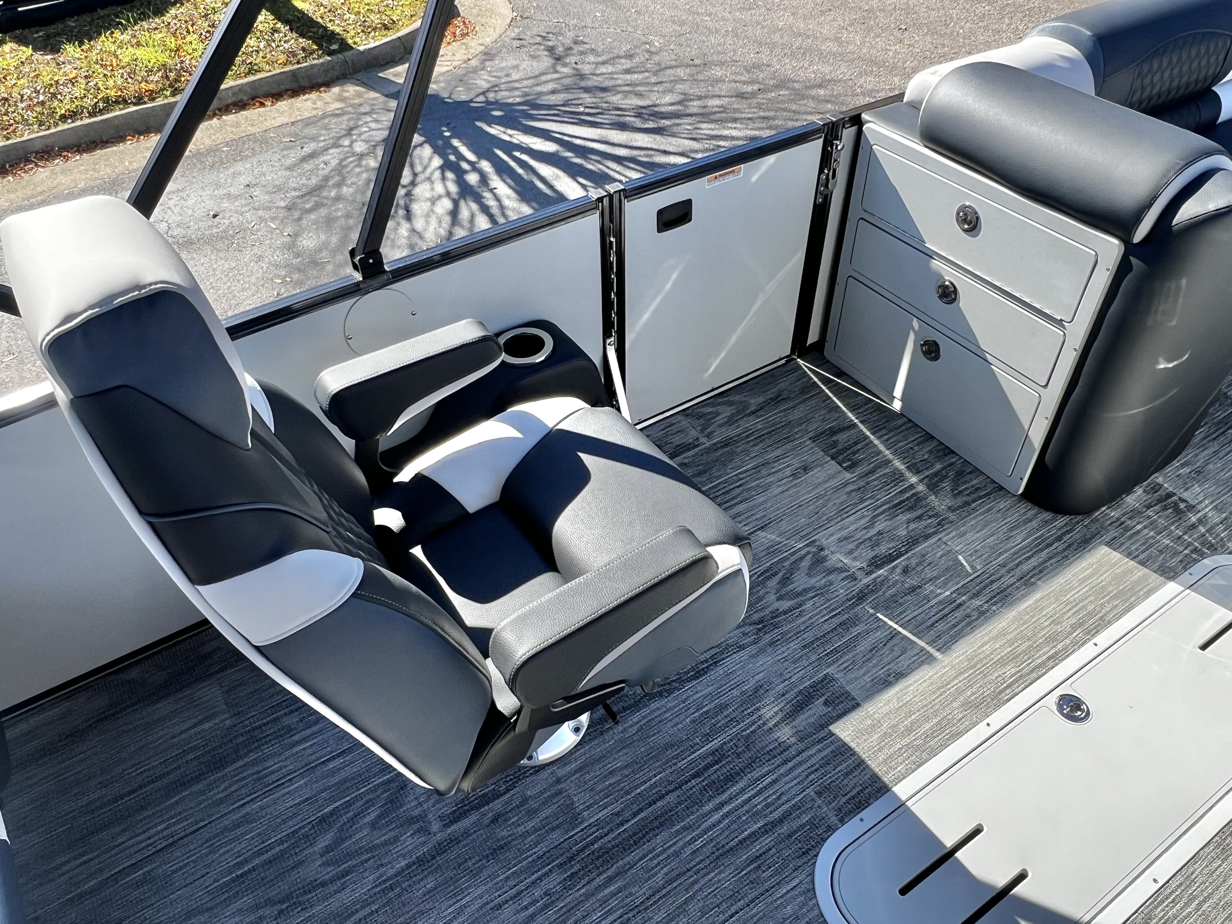 2026 Avalon Catalina 23' Versatile Rear Bench Triple-Toon - IN STOCK