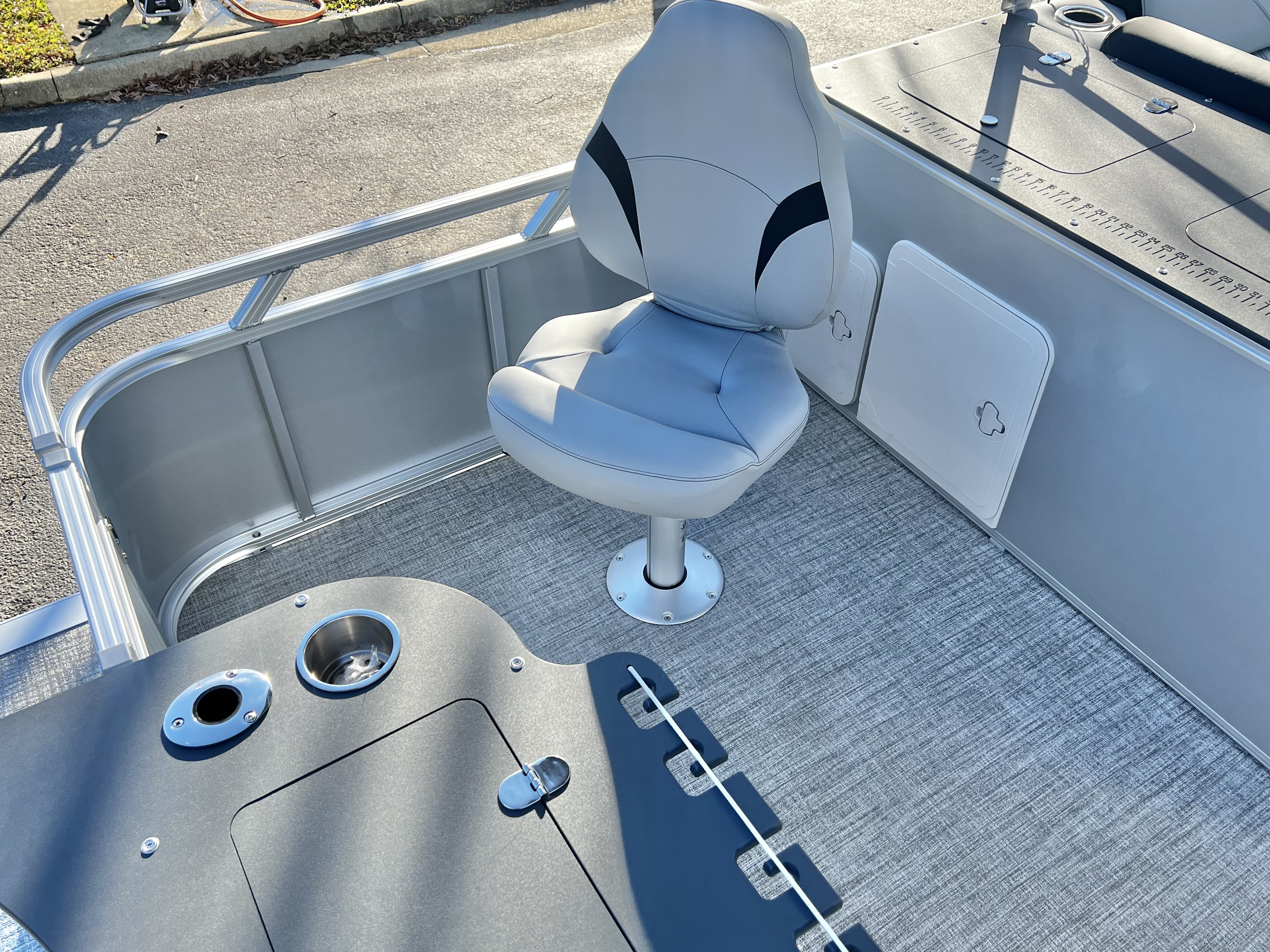 2026 Avalon Venture 85 23' Rear Fish - IN STOCK