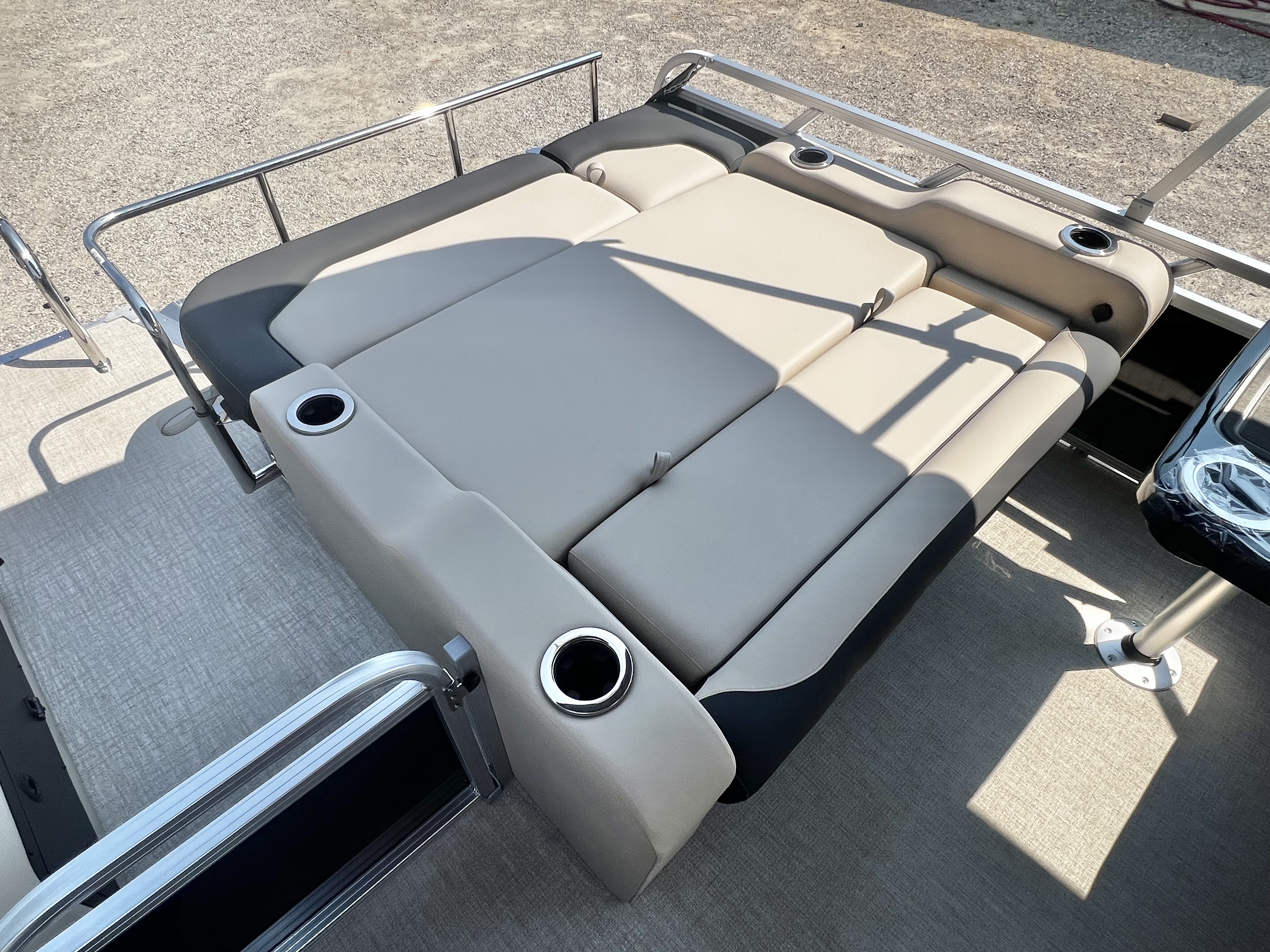 2027 Avalon LSZ 25' Entertainer