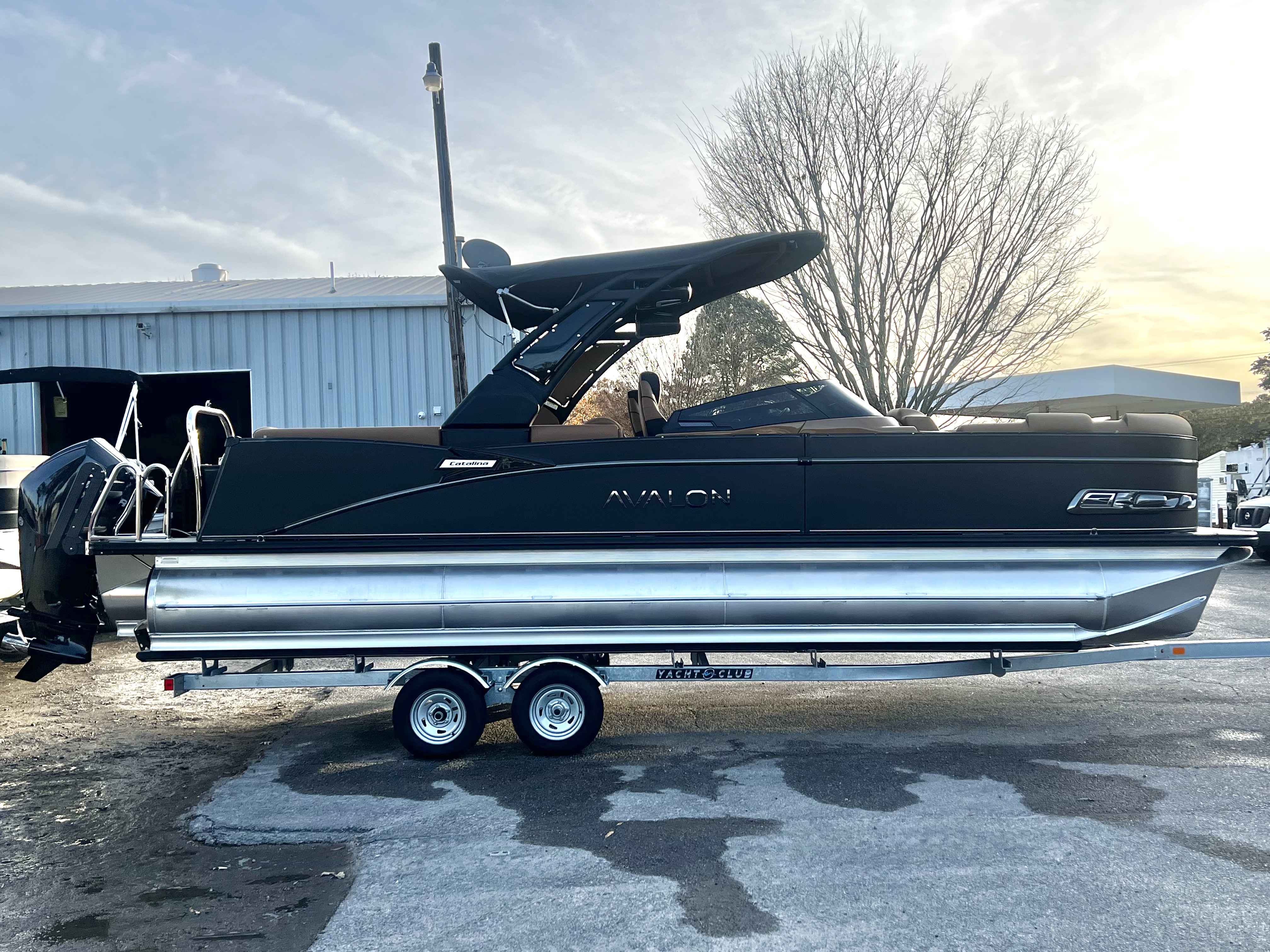 2026 Avalon Catalina 25' Quad Lounge Windshield Triple-Toon - IN STOCK - $123,990