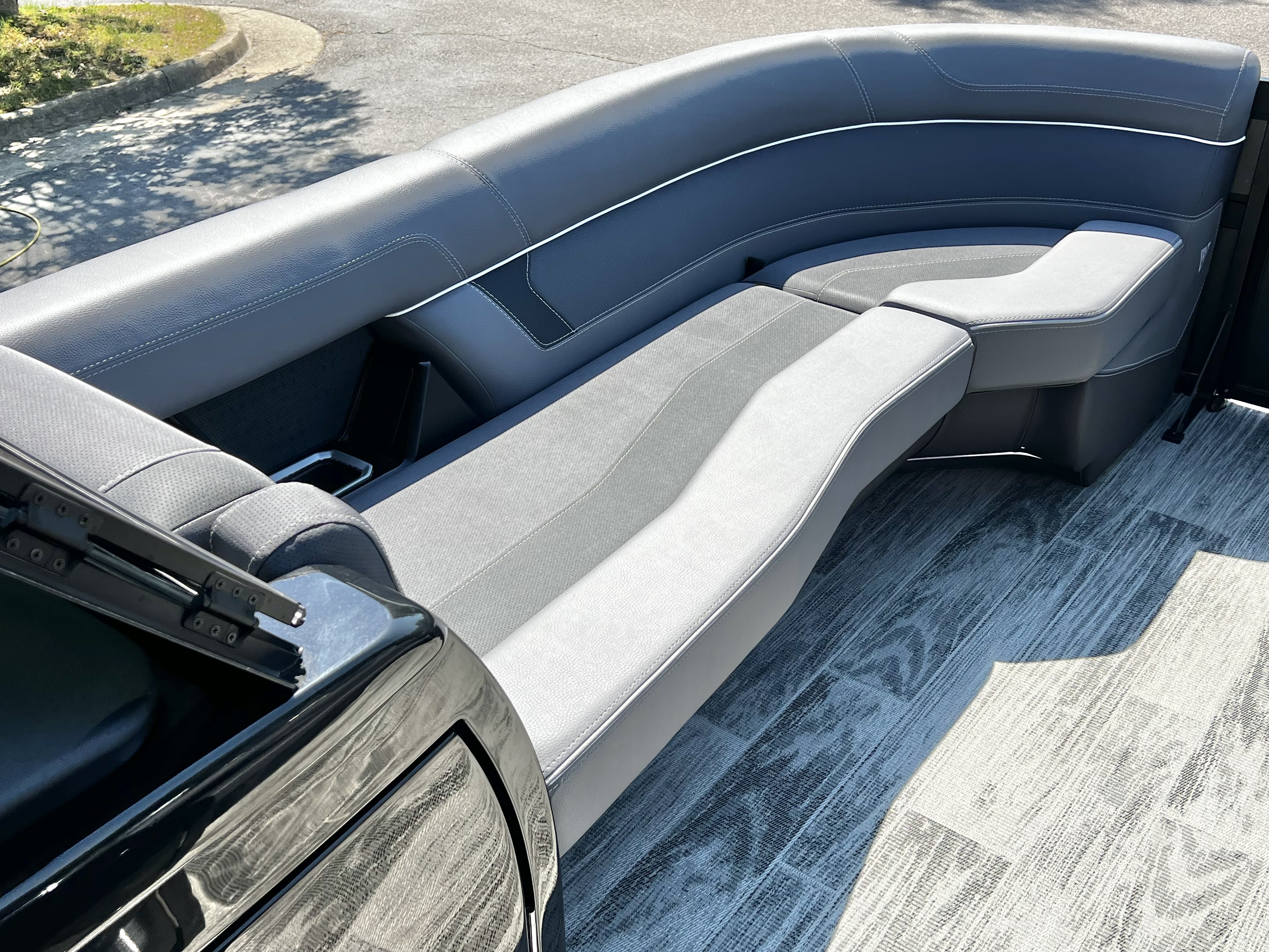 2025 Viaggio Diamante 24' UW A-T (Quad Lounge Windshield) - Triple Toon - IN STOCK - $138,995