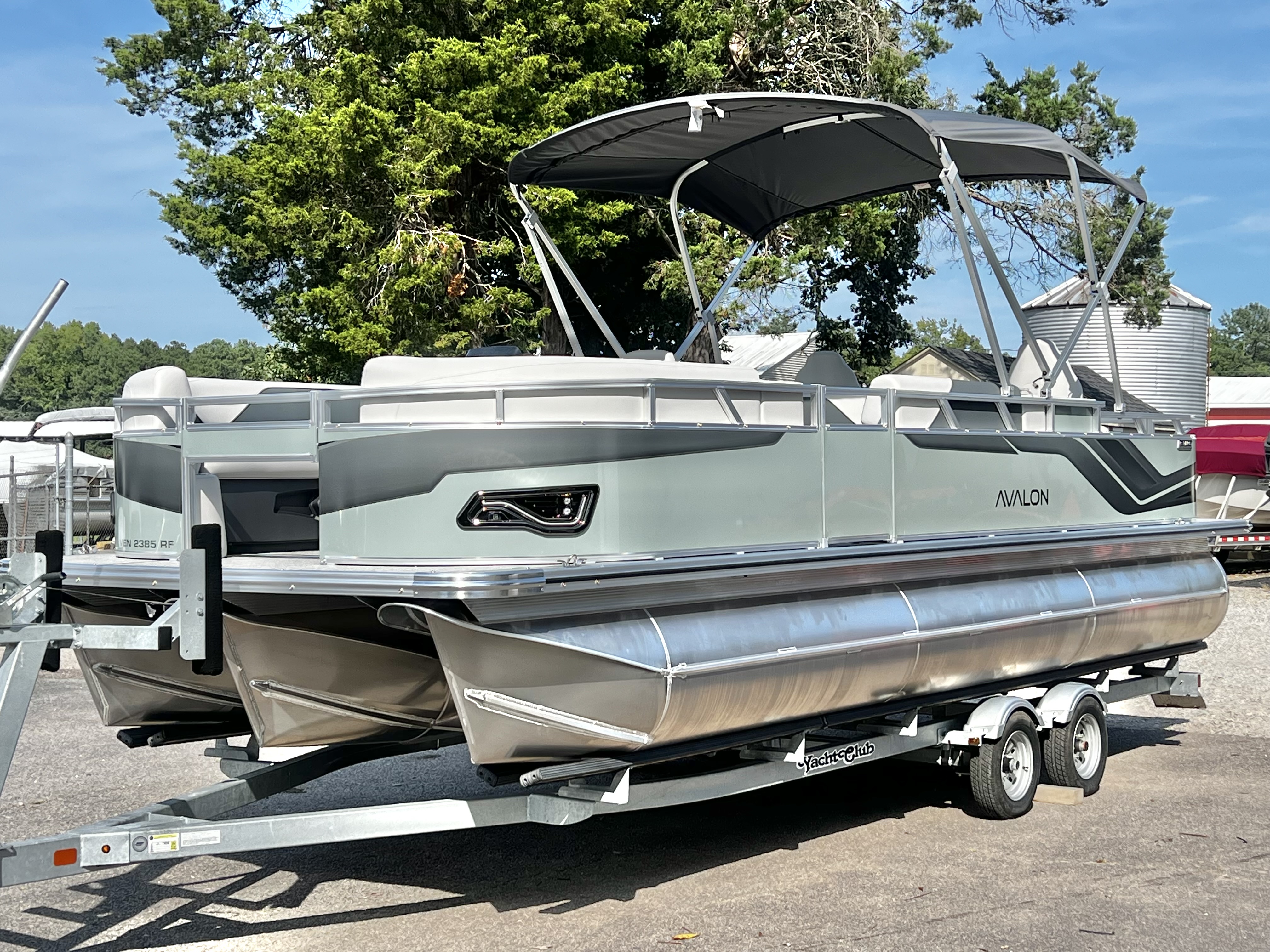2027 Avalon Venture 85 23' Rear Fish Triple-Toon