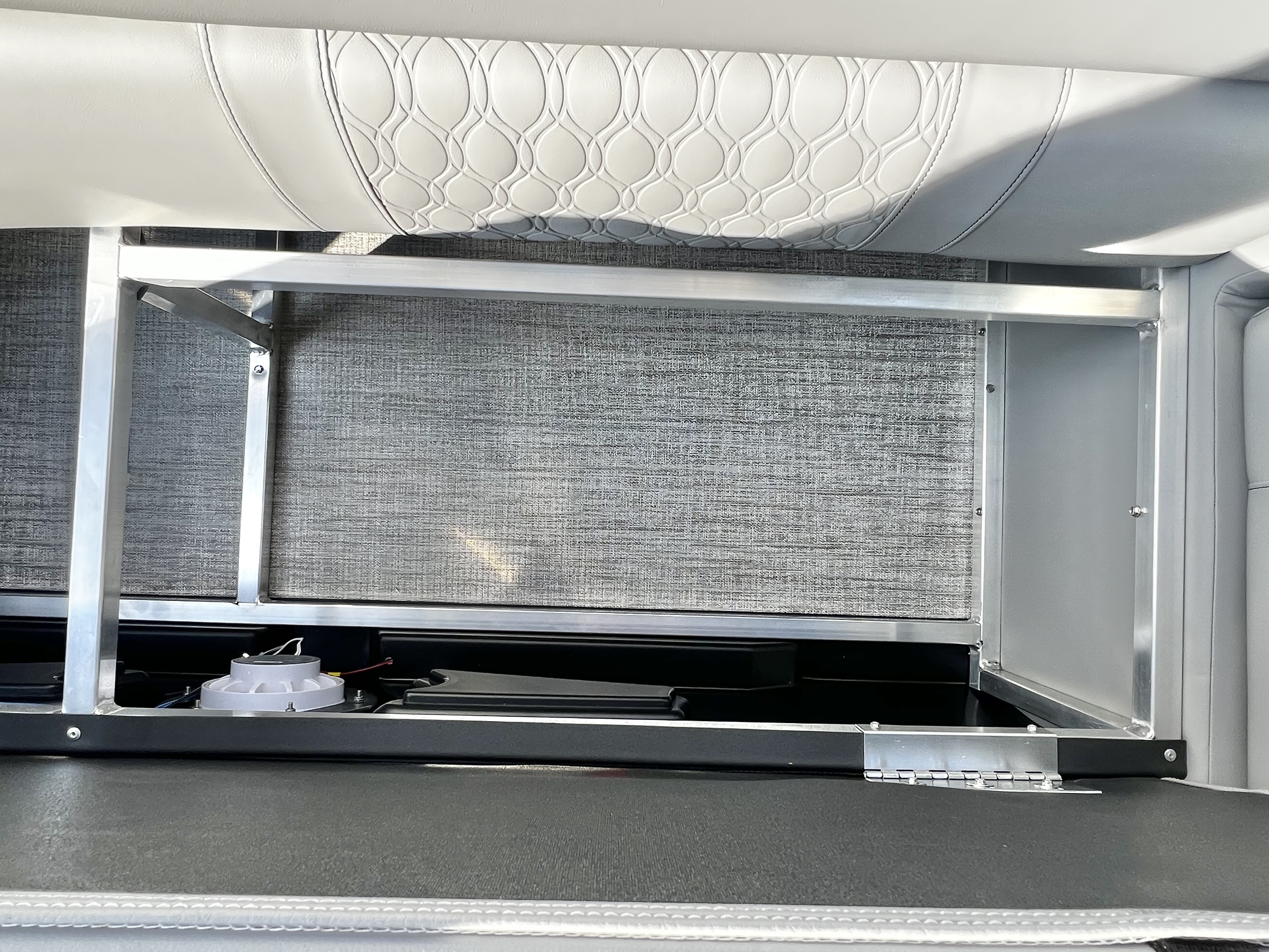 2027 Avalon Venture 85 23' Quad Lounge