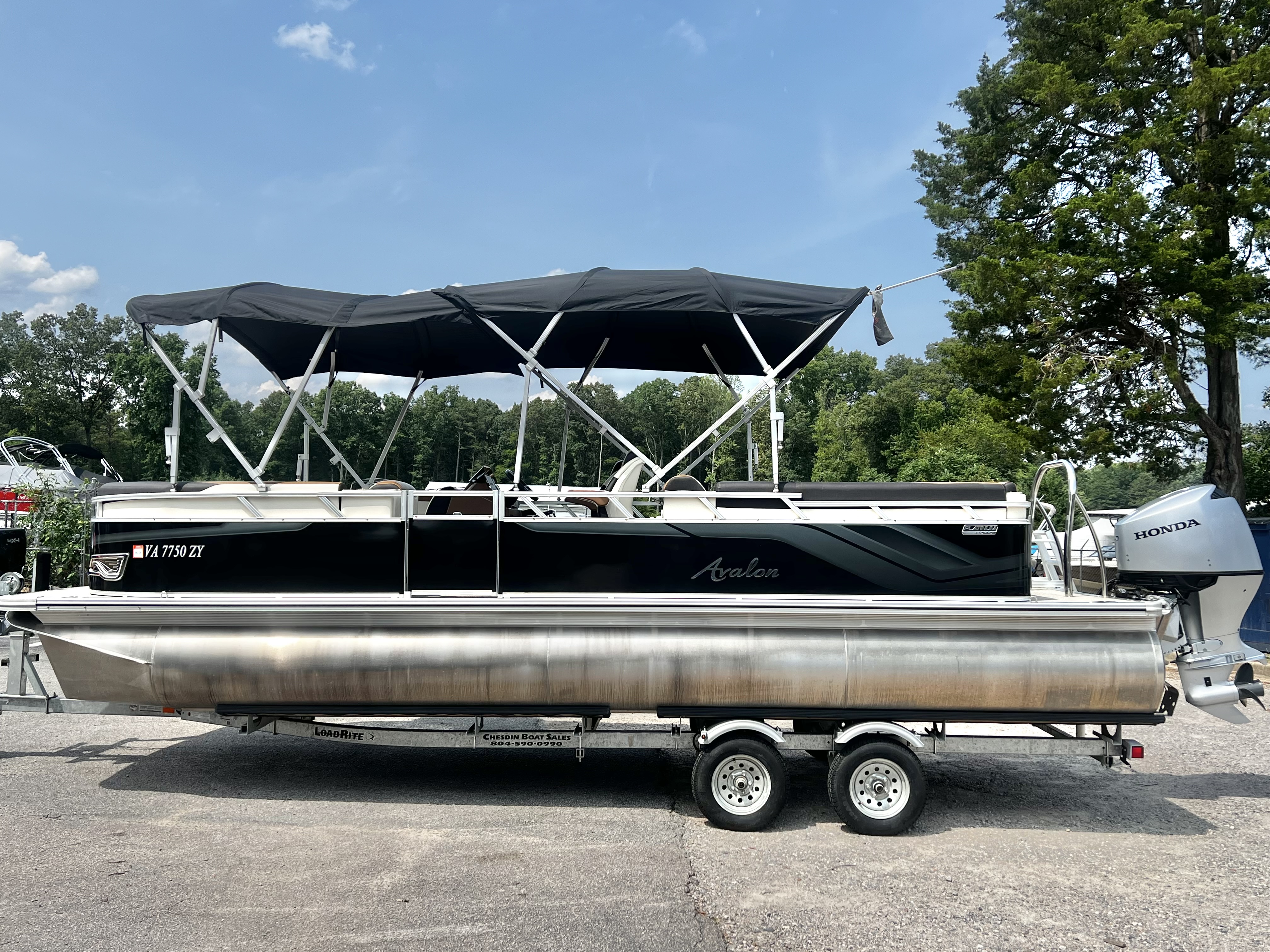 Used 2023 Avalon Venture 85 25' Quad Lounge