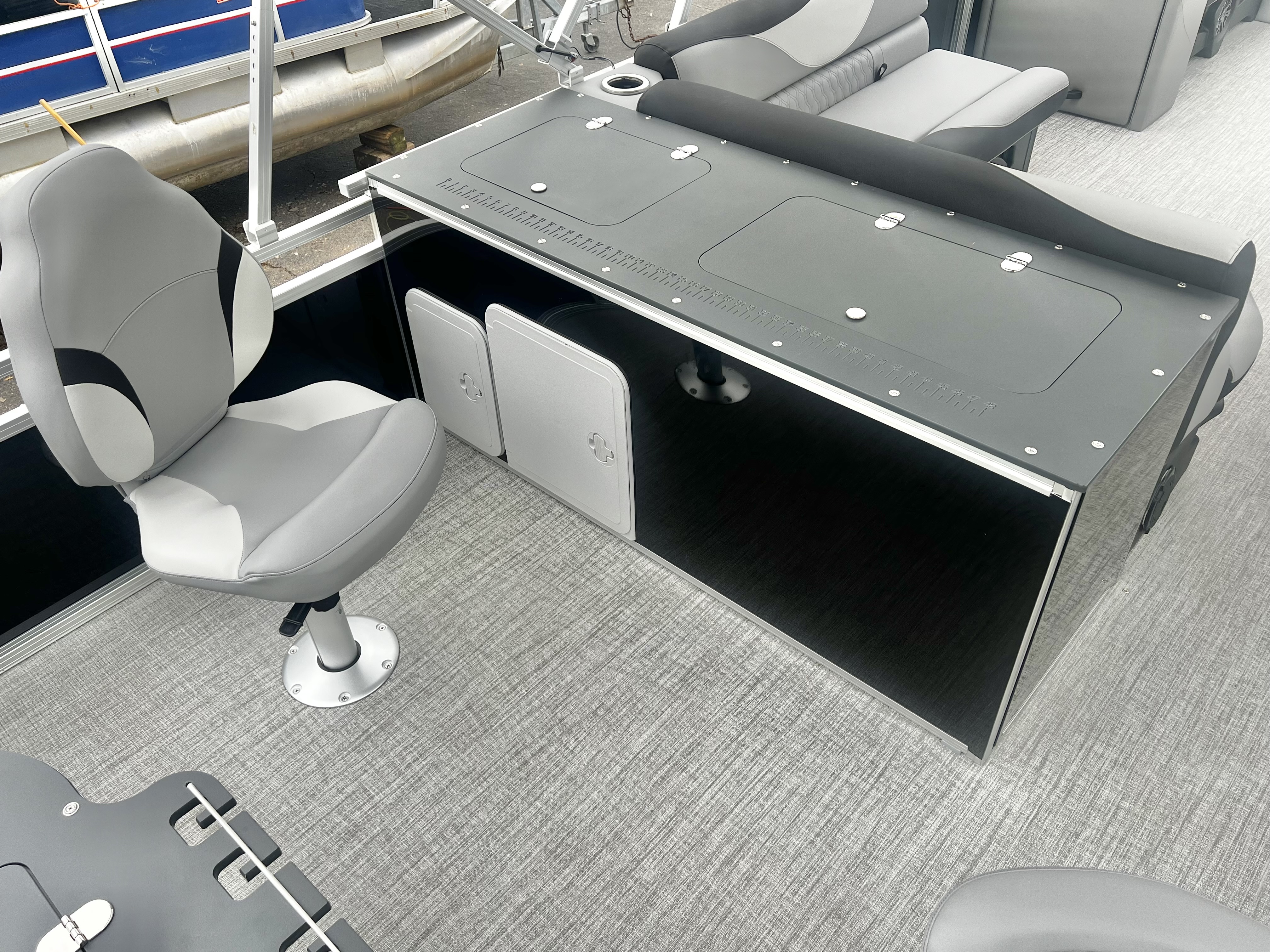 2026 Avalon Venture 85 23' Rear Fish Triple-Toon - IN STOCK