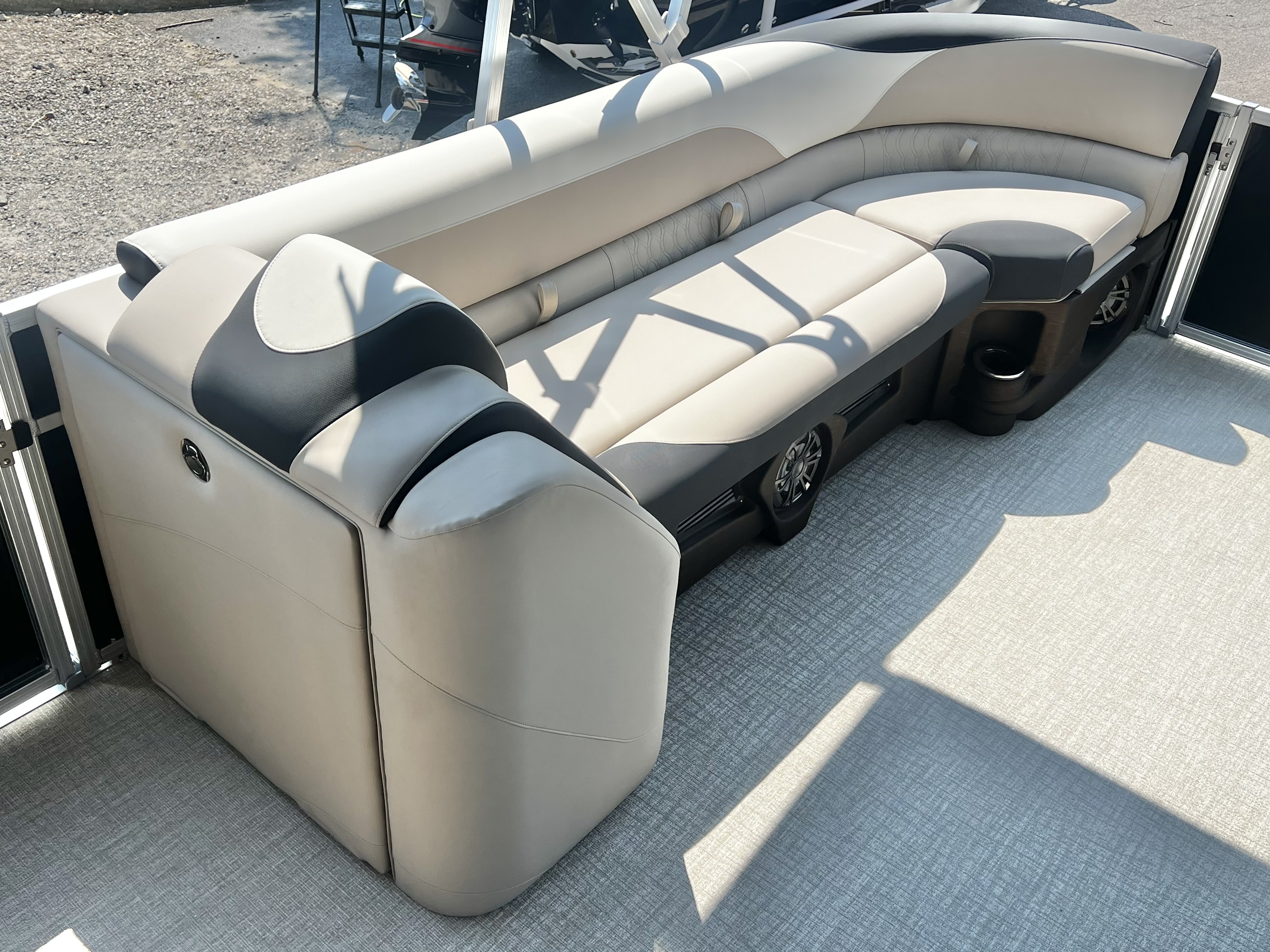 2027 Avalon LSZ 25' Entertainer