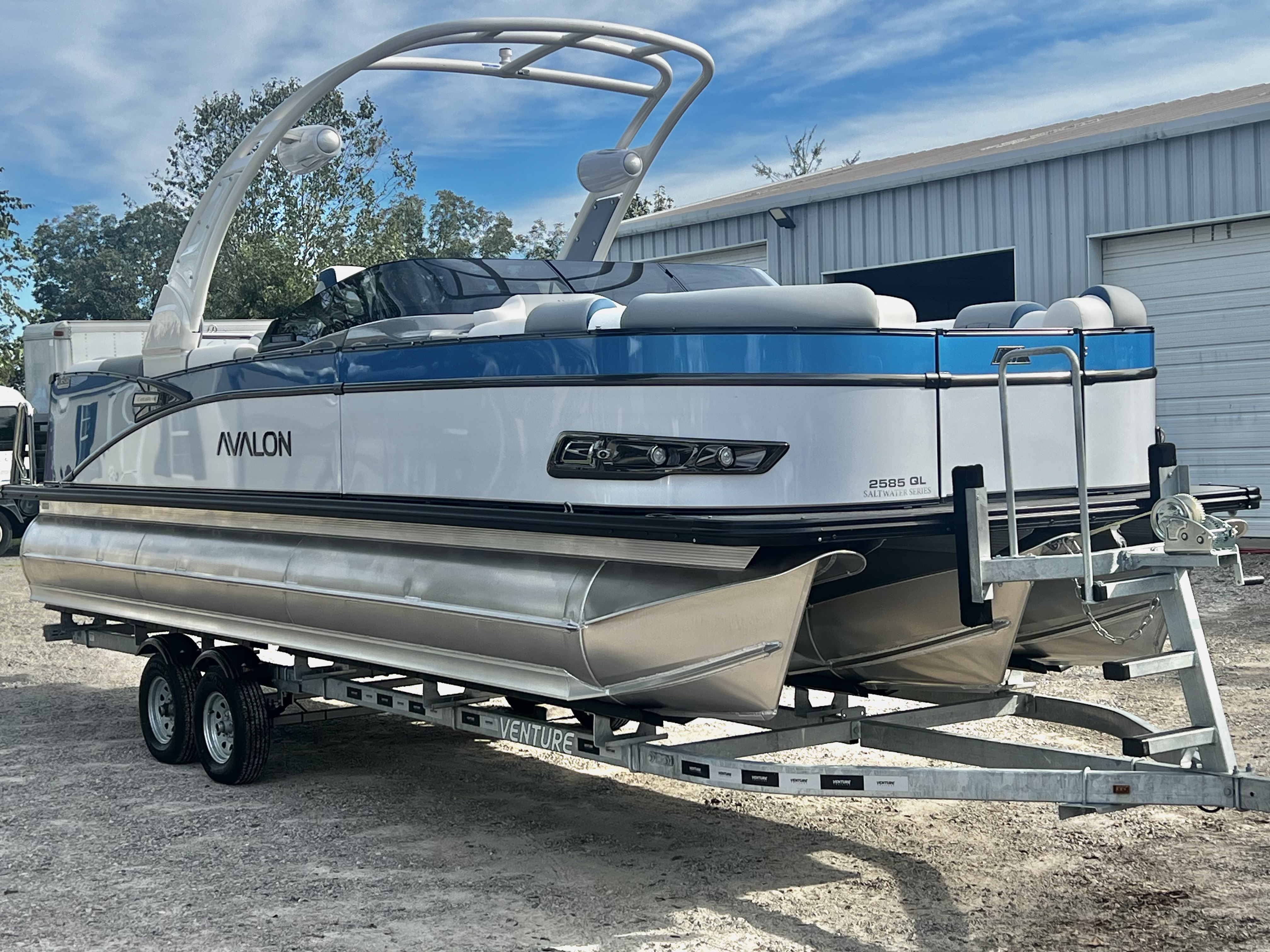 2026 Avalon Catalina 25' Quad Lounge Windshield Triple-Toon - IN STOCK