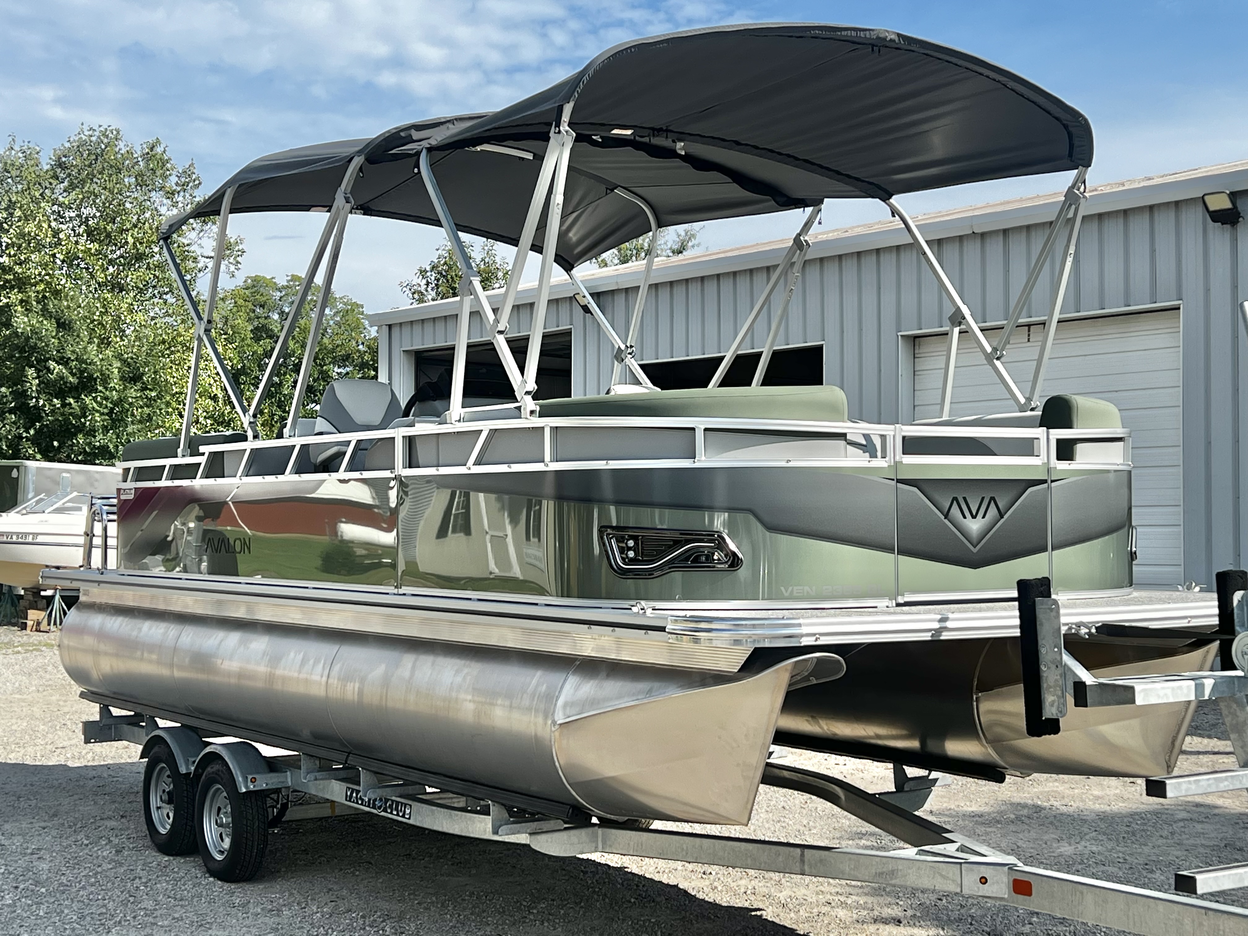 2027 Avalon Venture 85 23' Quad Lounge