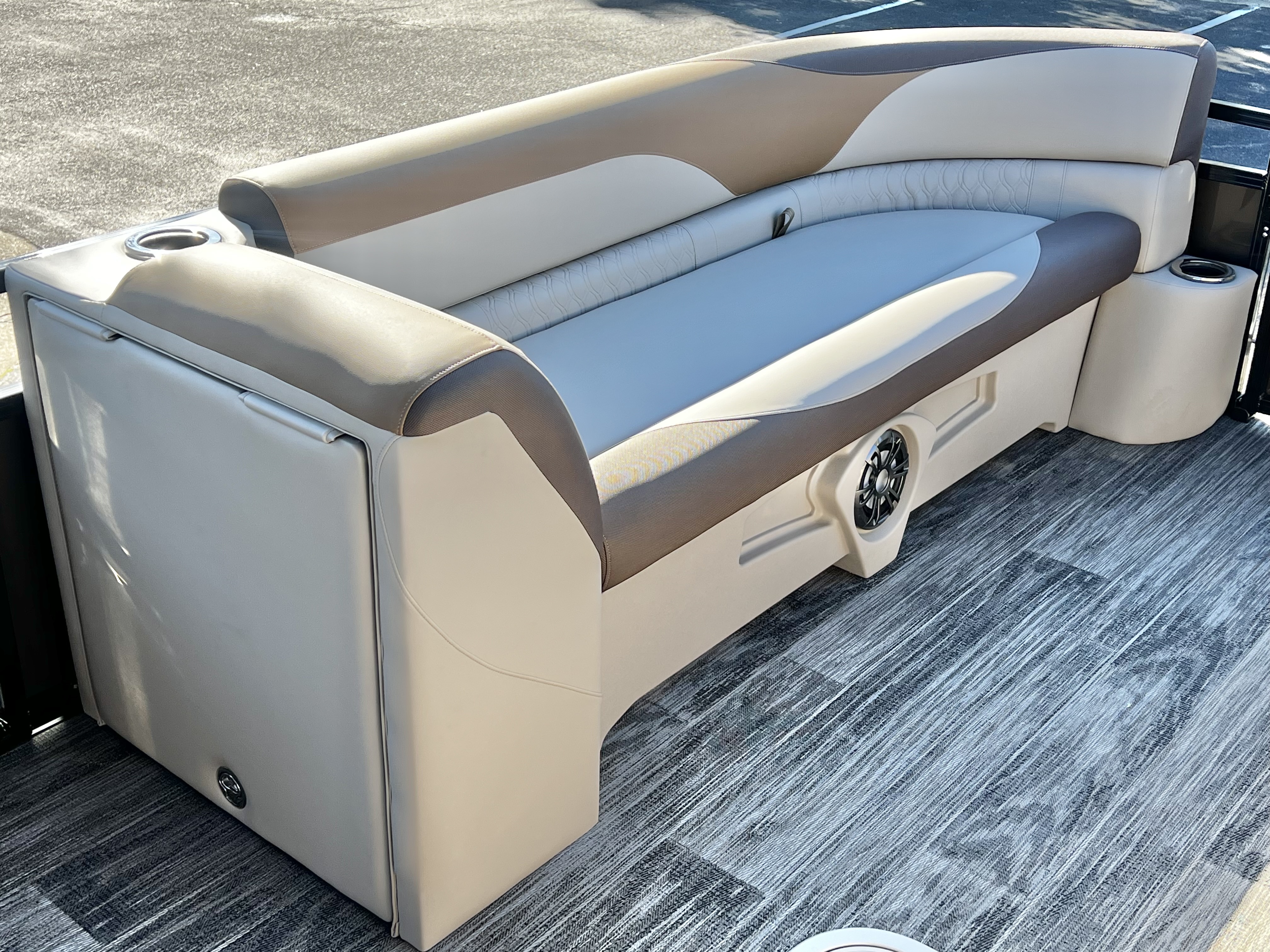 2026 Avalon Venture 85 25' Quad Lounge Triple-Toon - IN STOCK