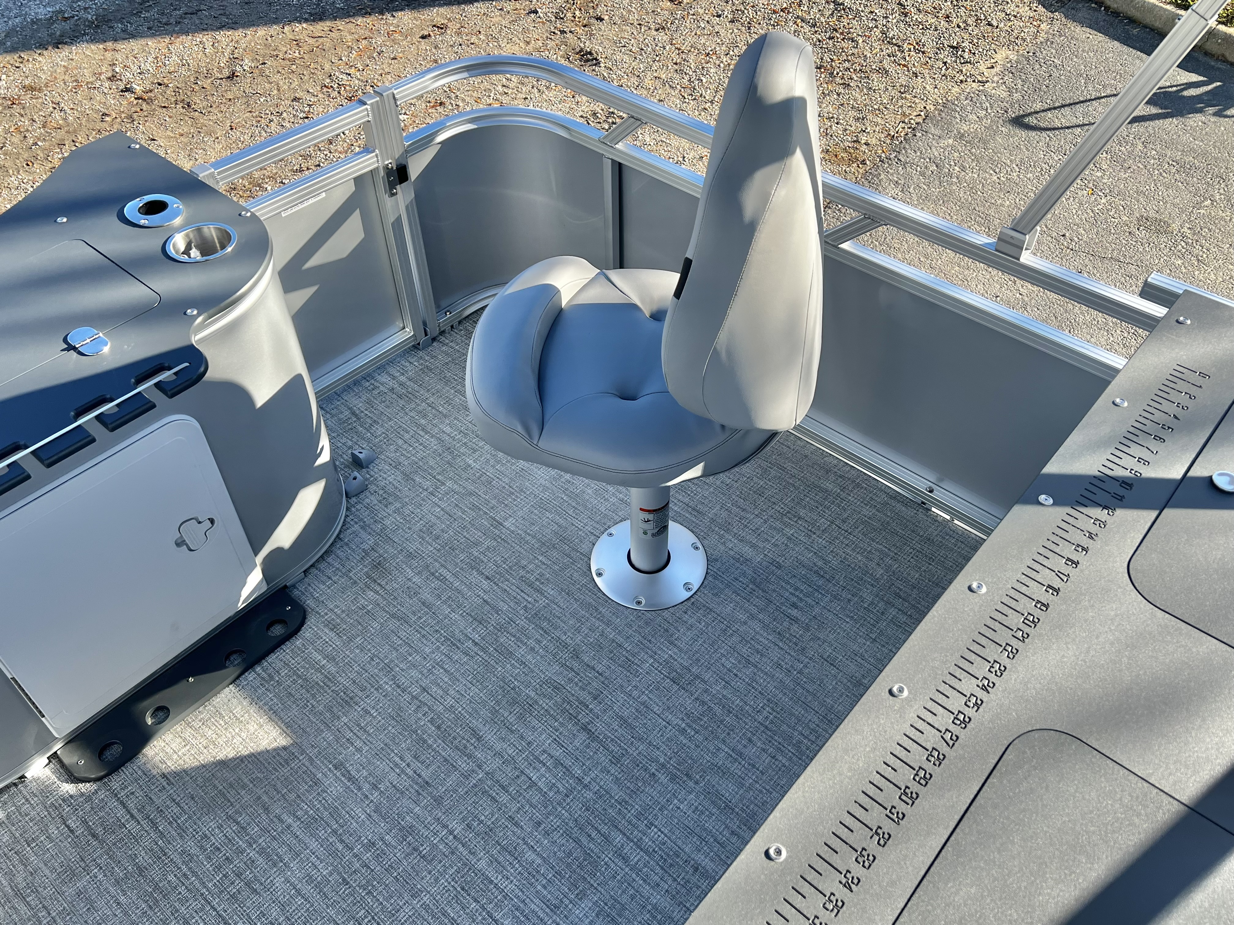 2026 Avalon Venture 85 23' Rear Fish - IN STOCK