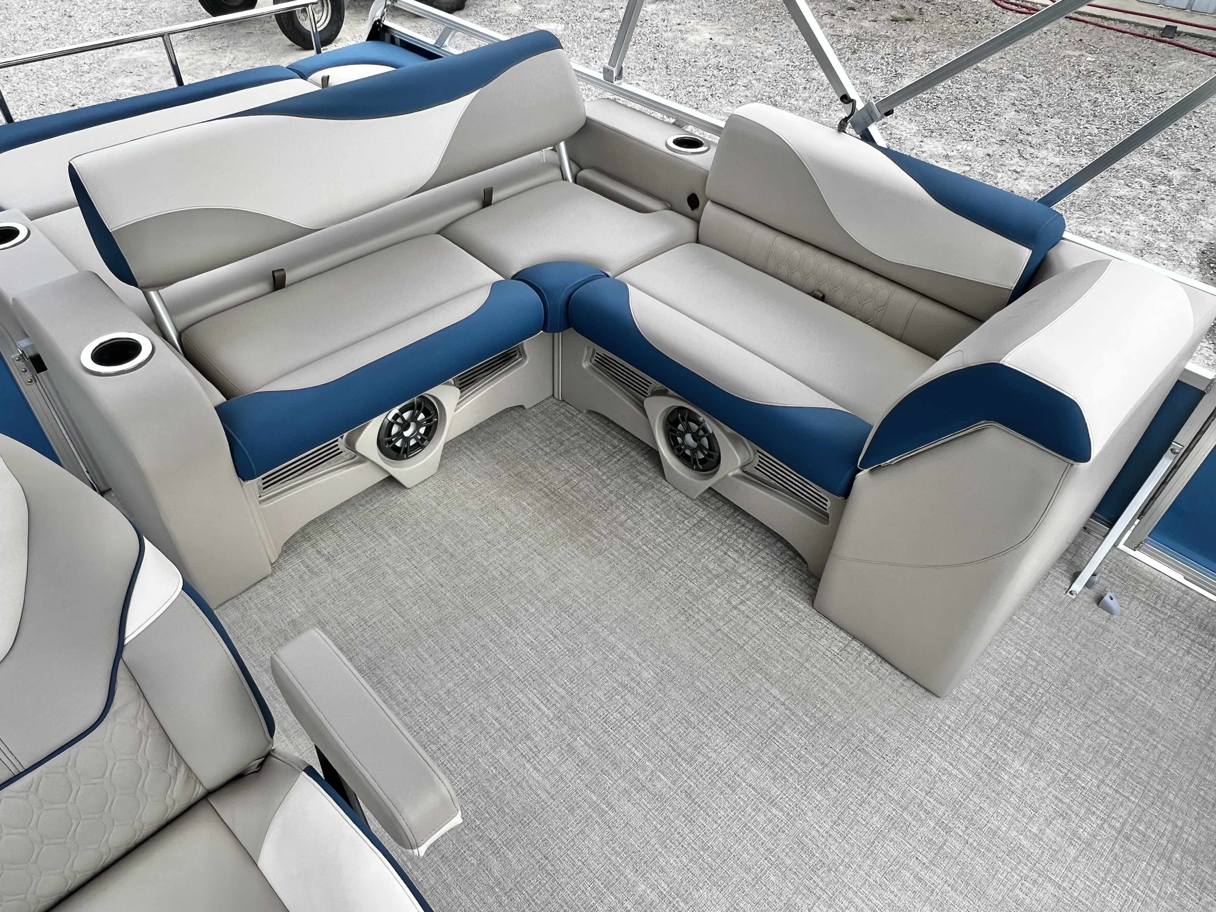 2027 Avalon Venture 85 23' Versatile Rear Bench Triple-Toon